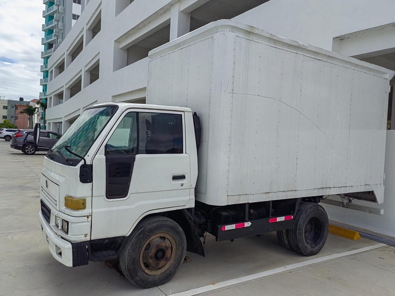 camiones y vehiculos pesados - DAIHATSU CAMION FURGON CERRADO 1