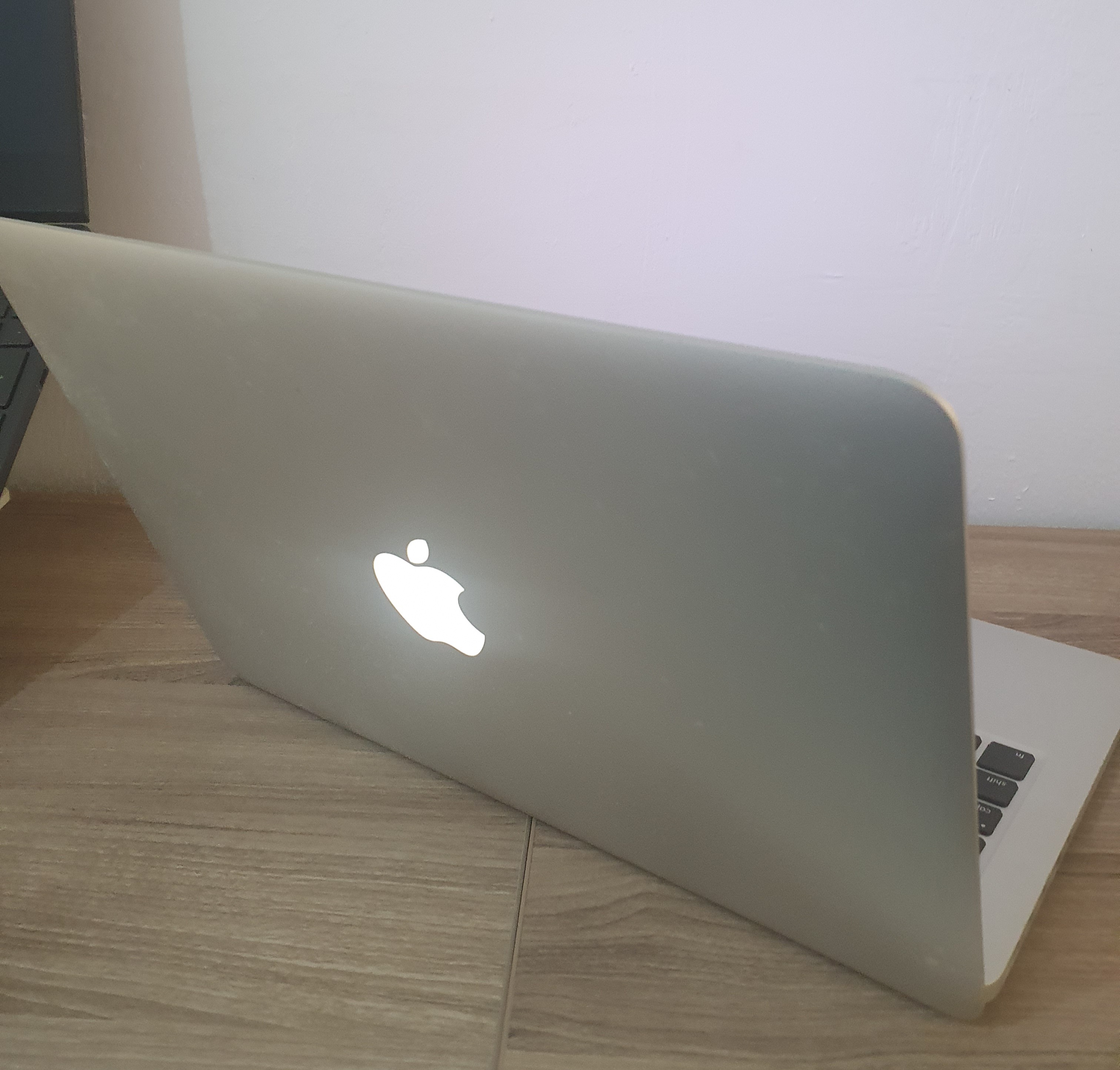 computadoras y laptops - Laptop MacBook Pro 2015, pant Retina 13,3'', 128GB, 8GB RAM, Core i5 como nueva 2