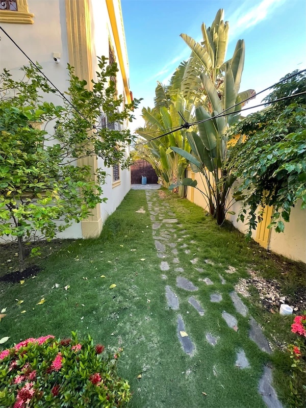 casas - Venta de majestuosa casa en la zona oriental Santo Domingo este con 1000mts 5