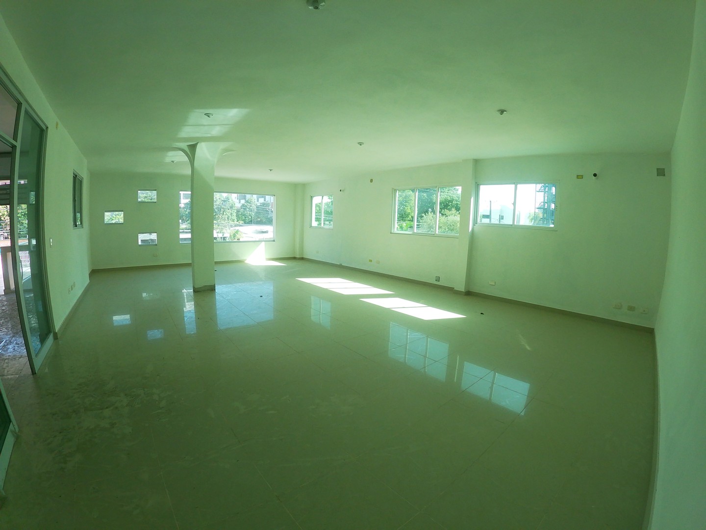 oficinas y locales comerciales - Alquilo local 326 mts 2do piso en el vergel próximo al canal 11