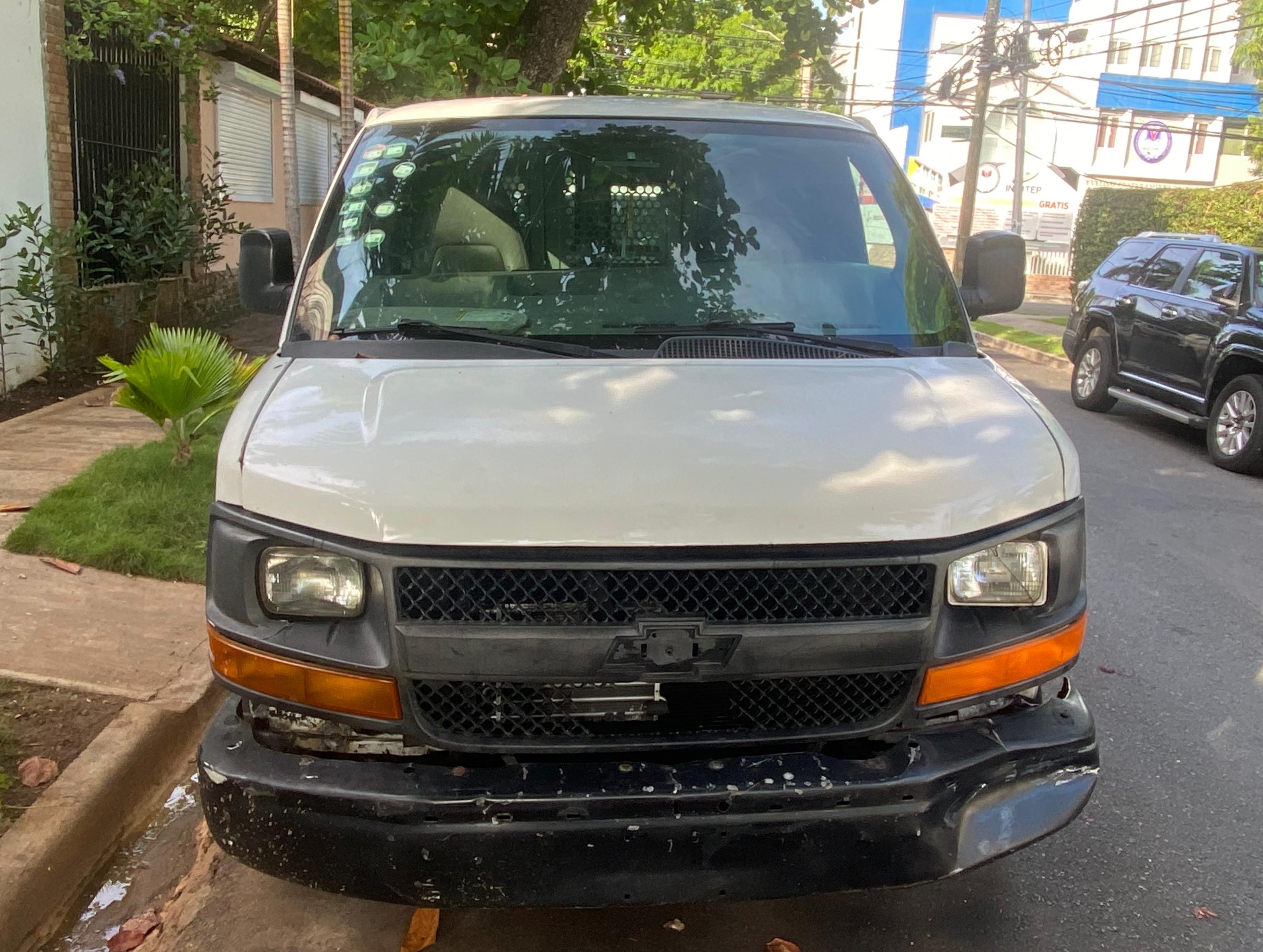 jeepetas y camionetas - Vendo Chevrolet Express - Financiamient Disponible 3