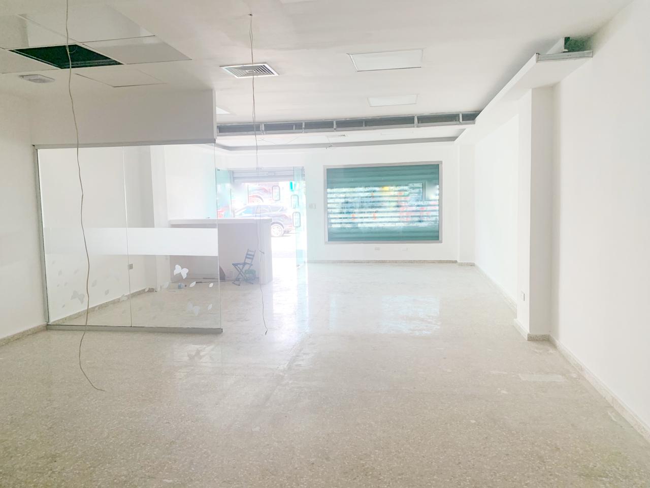 oficinas y locales comerciales - Local céntrico y amplio  5
