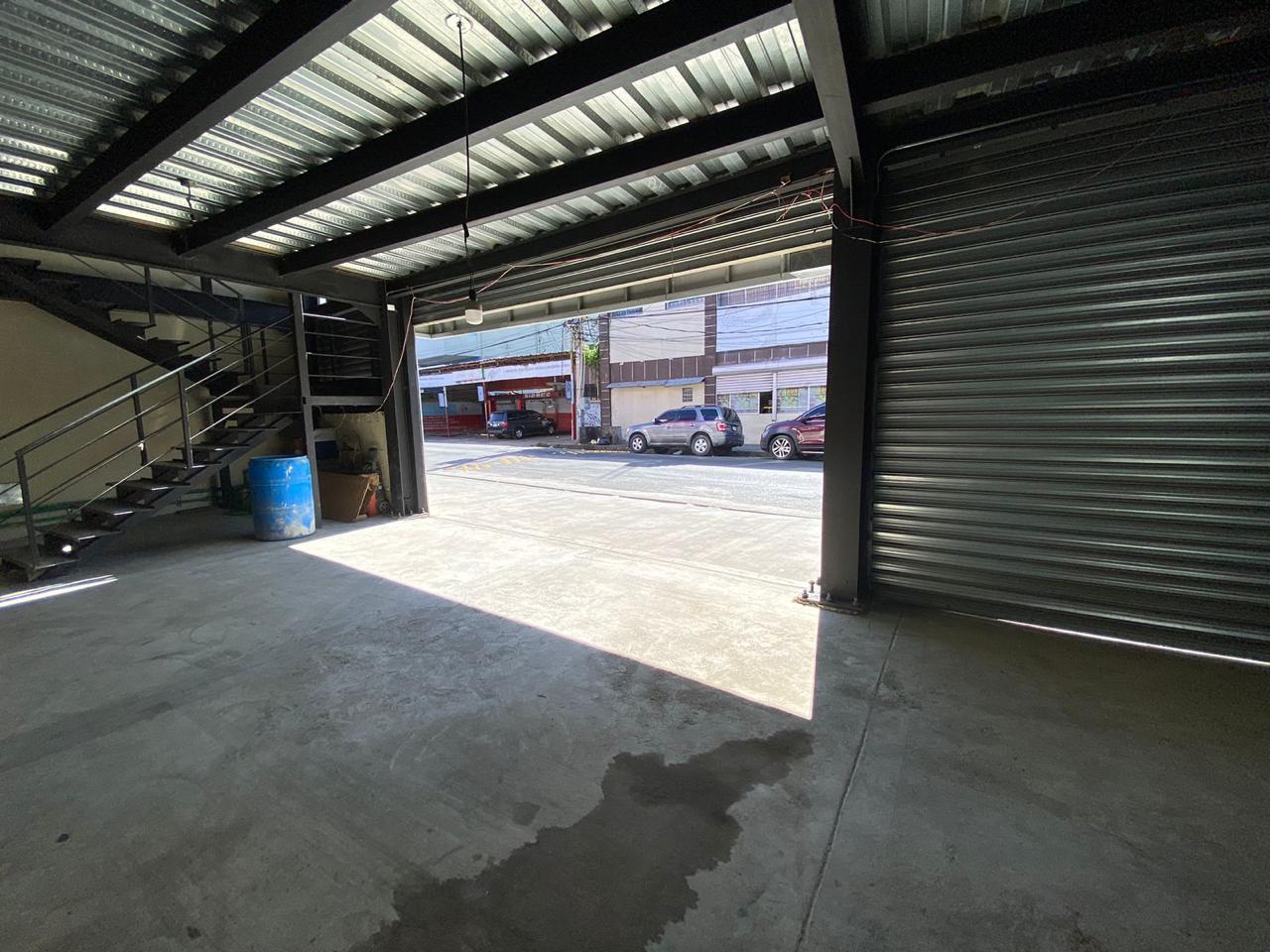 oficinas y locales comerciales - Local 339 Mts 3 niveles Av. San Martin   1
