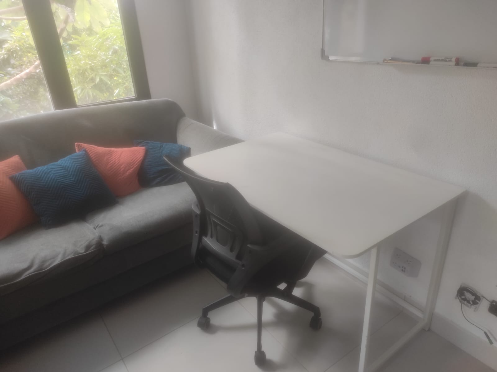 muebles y colchones - Escritorio plegable (NEGOCIABLE) 3
