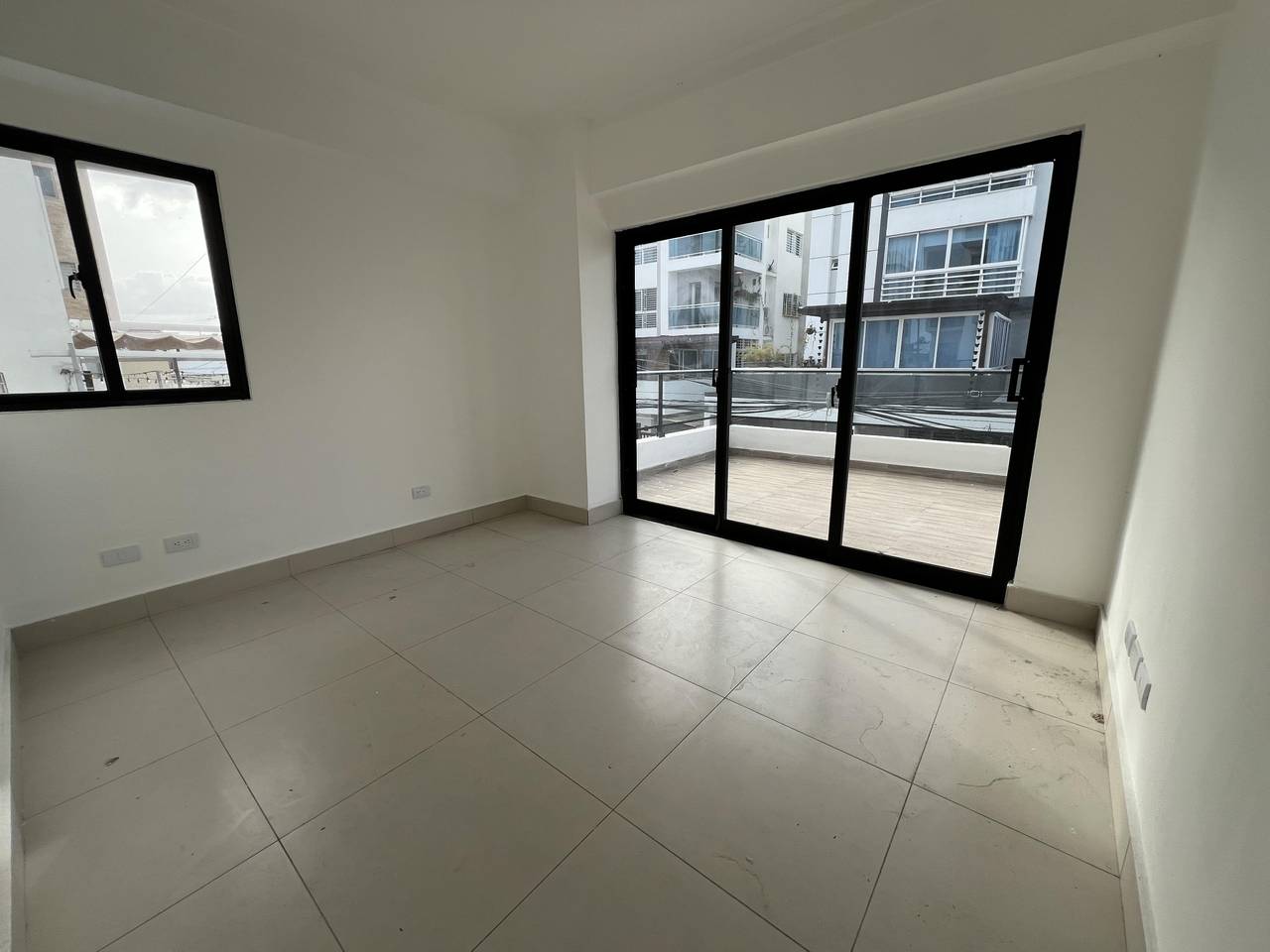 apartamentos - Moderno apartamento con terraza en venta  3