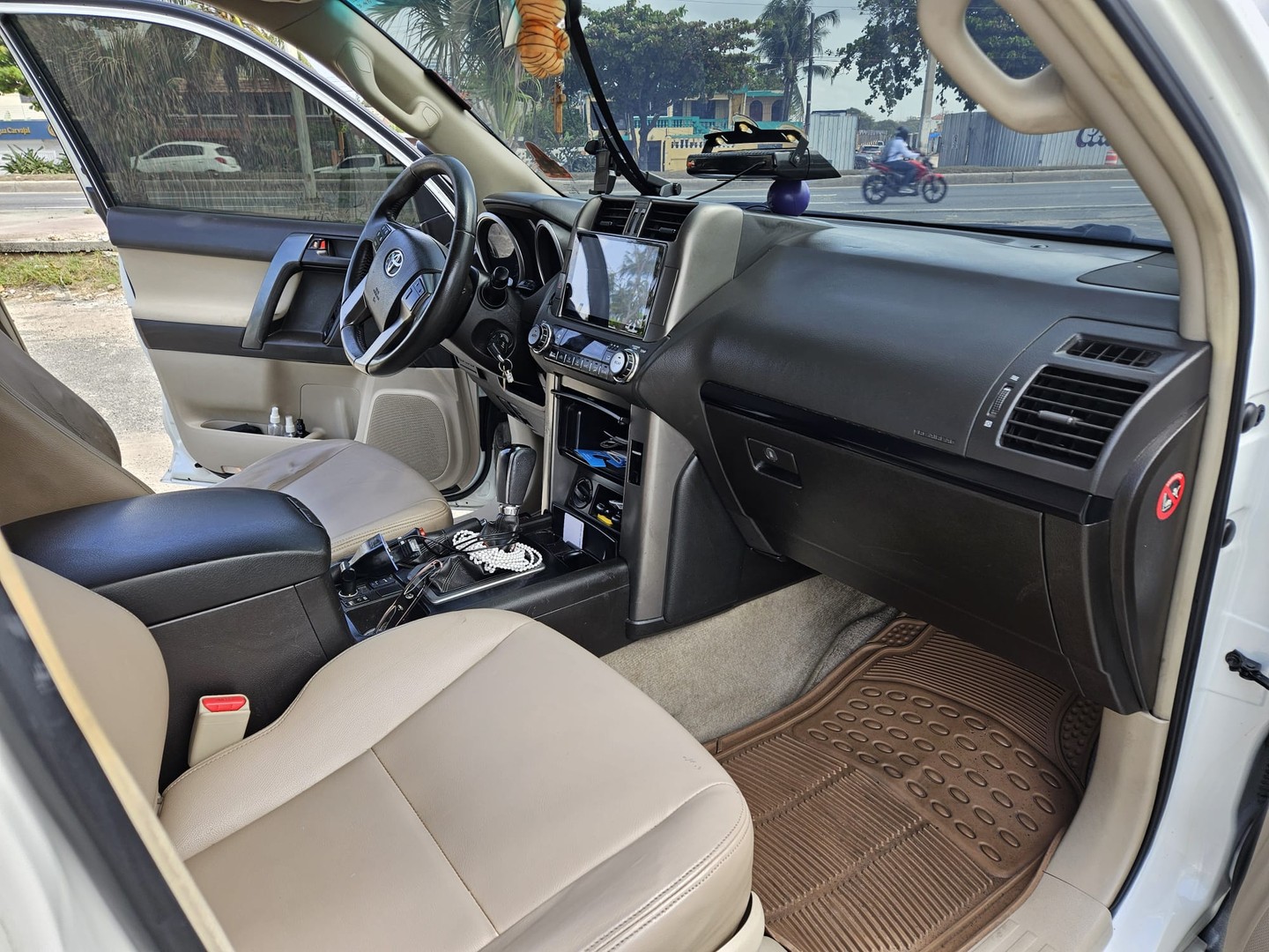 jeepetas y camionetas - Toyota Prado, Por motivo de Viaje. 
En Pesos o Dolares 9