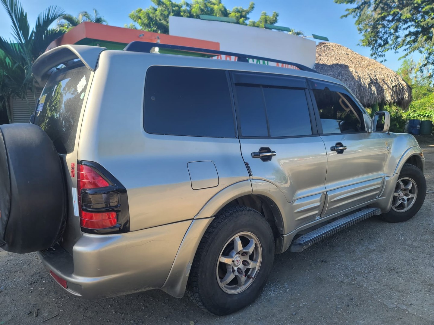 jeepetas y camionetas - MITSUBISHI MONTERO EN EXCELENTE CONDICIONES 0