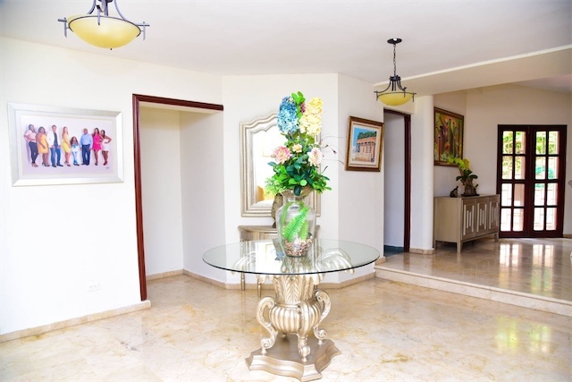 casas - Venta de casa en el exclusivo sector de Viejo Arroyo Hondo Distrito Nacional 2