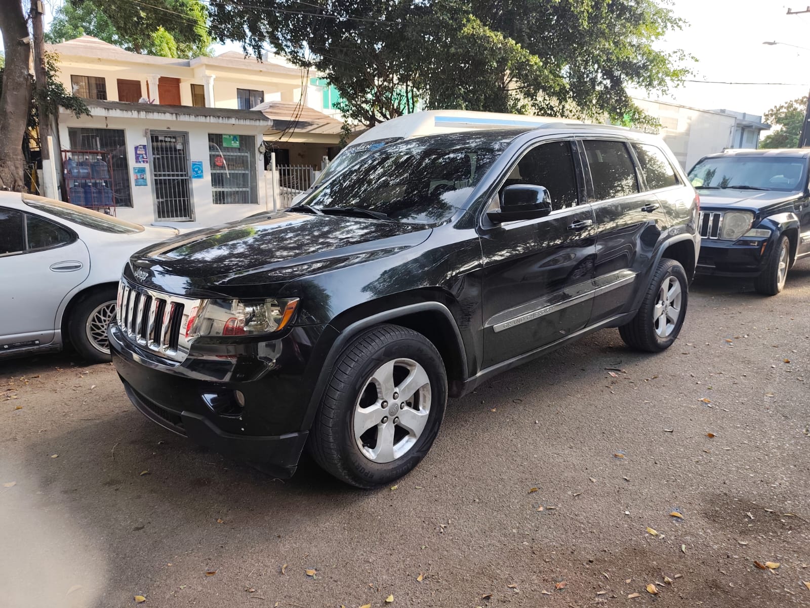 jeepetas y camionetas - jeep grand cherokee laredo 2012