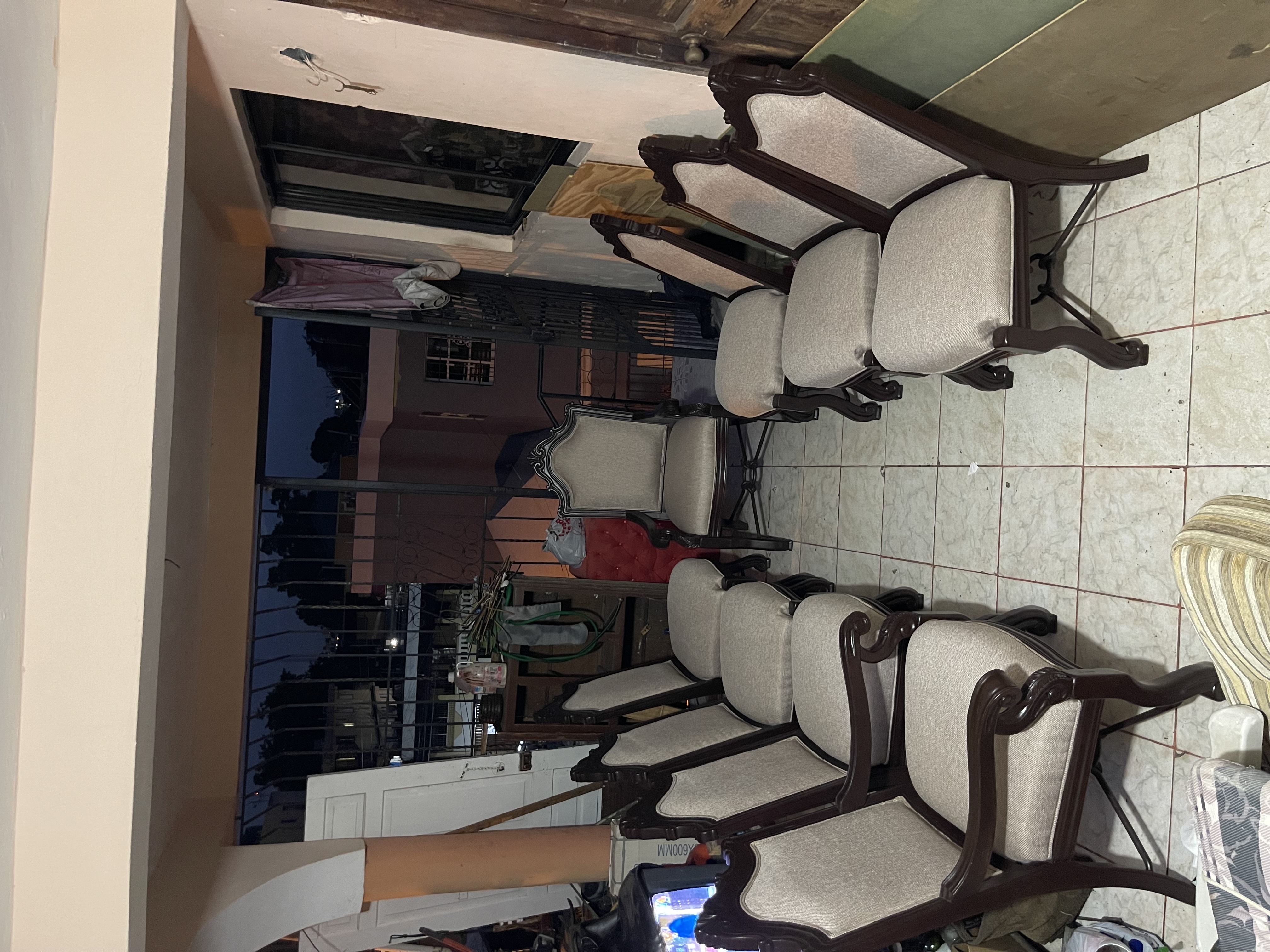 muebles y colchones - sillas de comedor y dos butacas en 55,000 5