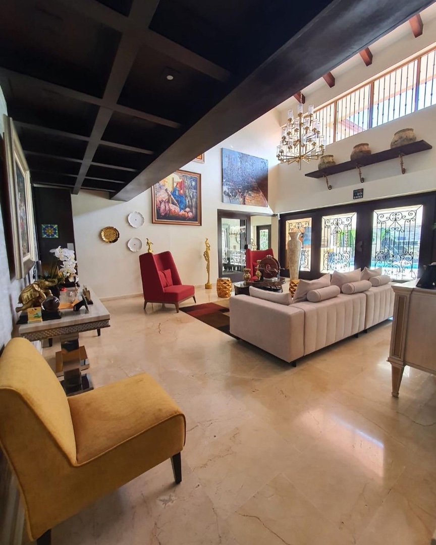 casas - Venta de maravillosa casa de lujo en Julieta morales Distrito Nacional de 800mts 3