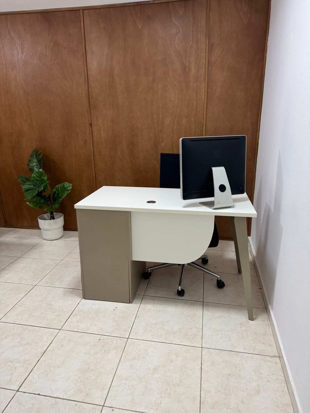 oficinas y locales comerciales - OFICINA PRIVADA AMUEBLADA incluye luz y wifi  0