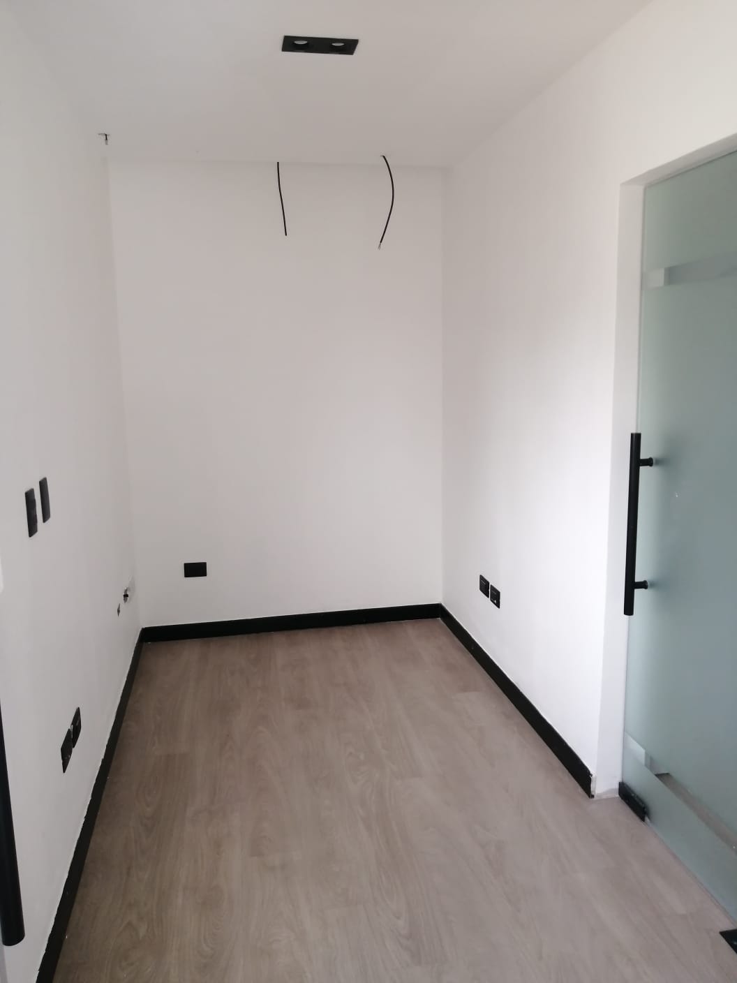 oficinas y locales comerciales - LOCAL OFICINAS, 125 Mts2 EN GAZCUE, CALLE SANTIAGO, PROX. A LA BENITO MONCION 3