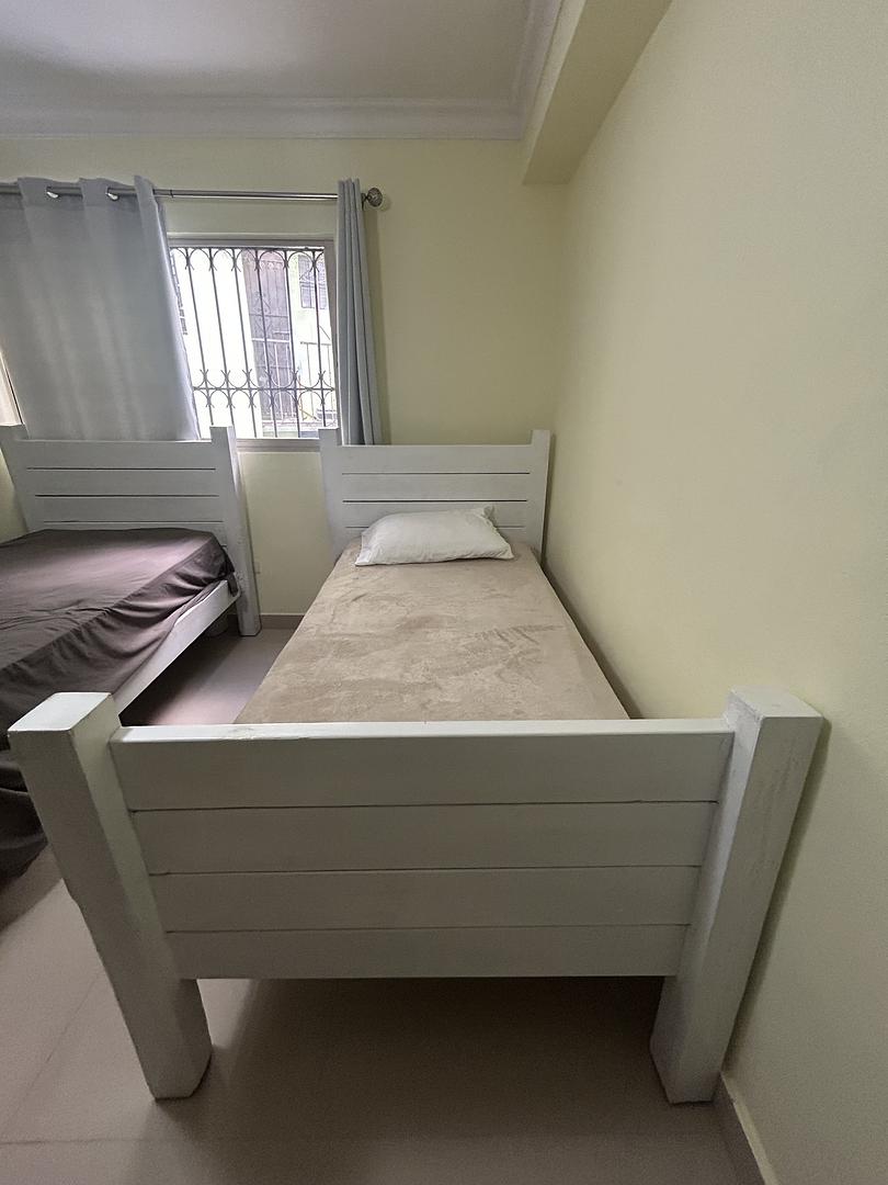 muebles y colchones - Vendo 2 camas twin.  2