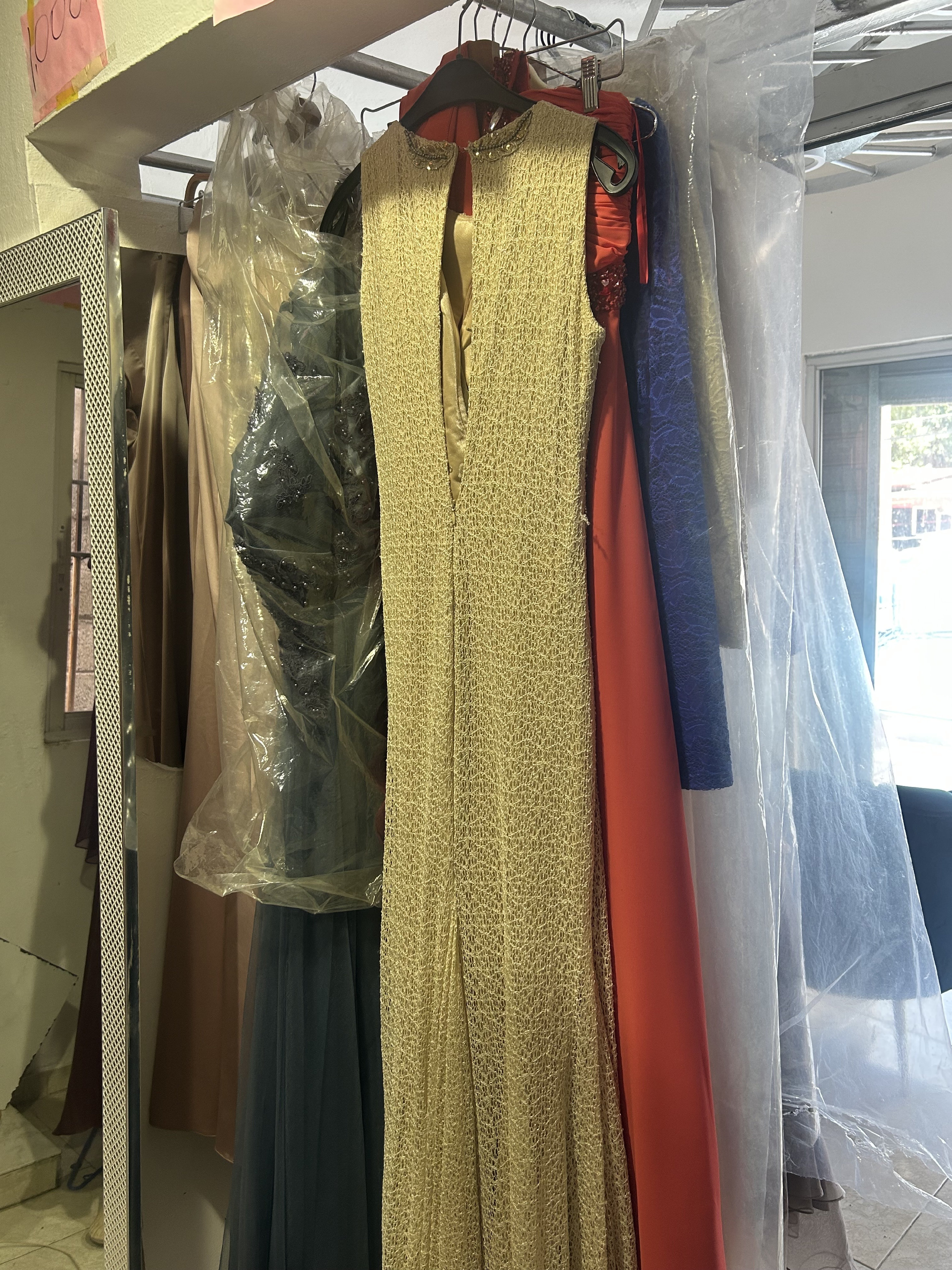 ropa para mujer - Liquidación De Vestidos De Gala y Cortos 4