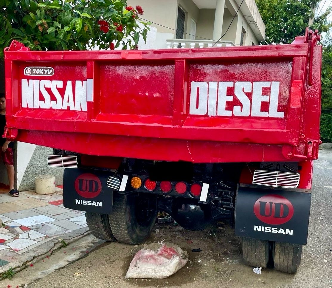 camiones y vehiculos pesados - vendo camión Nissan 1993  1
