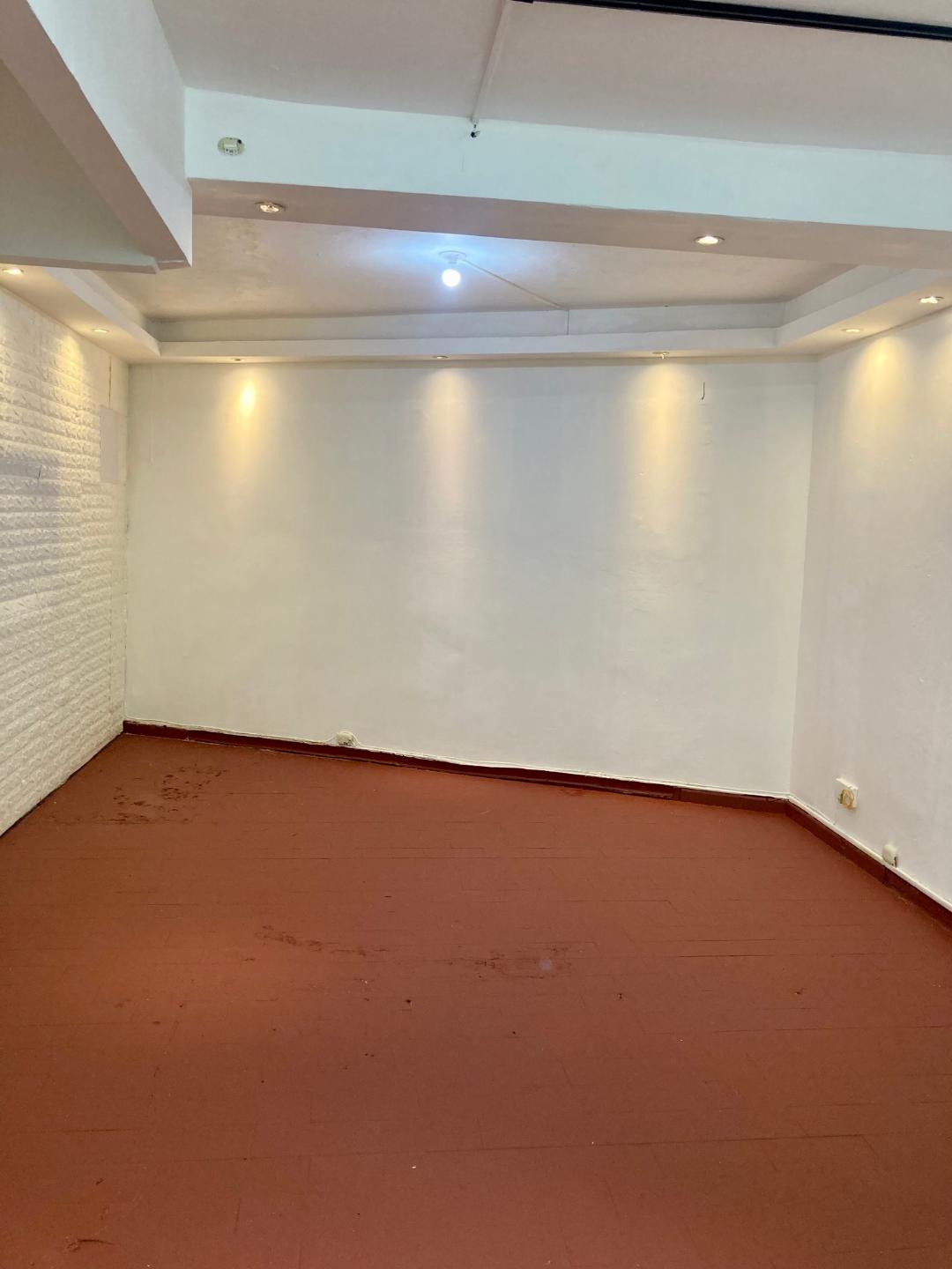 oficinas y locales comerciales - Local Comercial proximo a la Winston Churchill 2