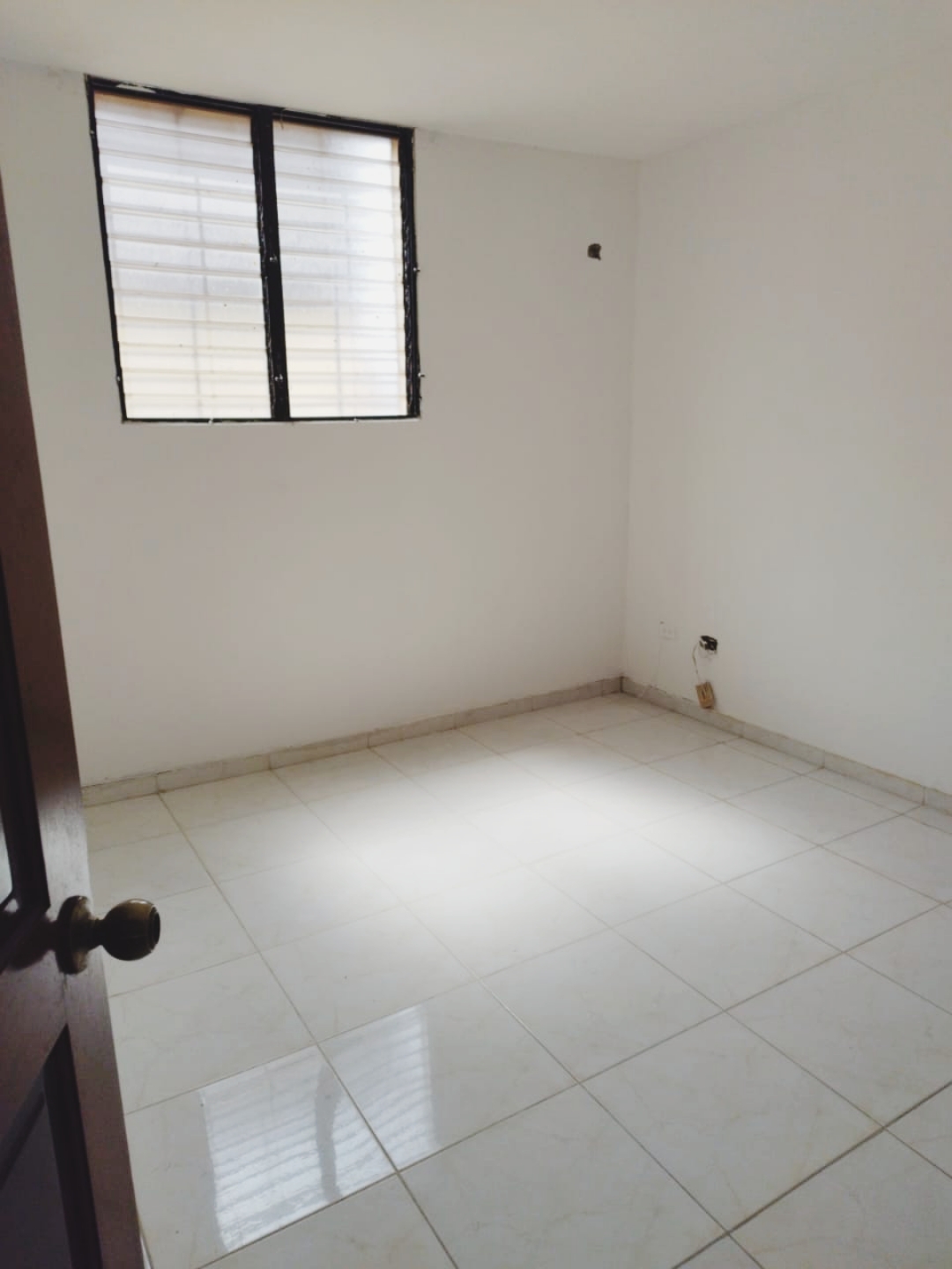 apartamentos - -De Oportunidad -Se Vende Apartamento en La Española  (primer nivel) de 140  mts 4
