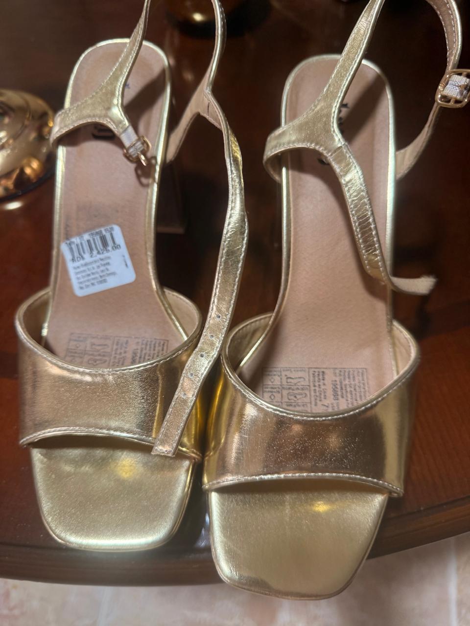 zapatos para mujer - Se Vende Zapatillas Doradas 1