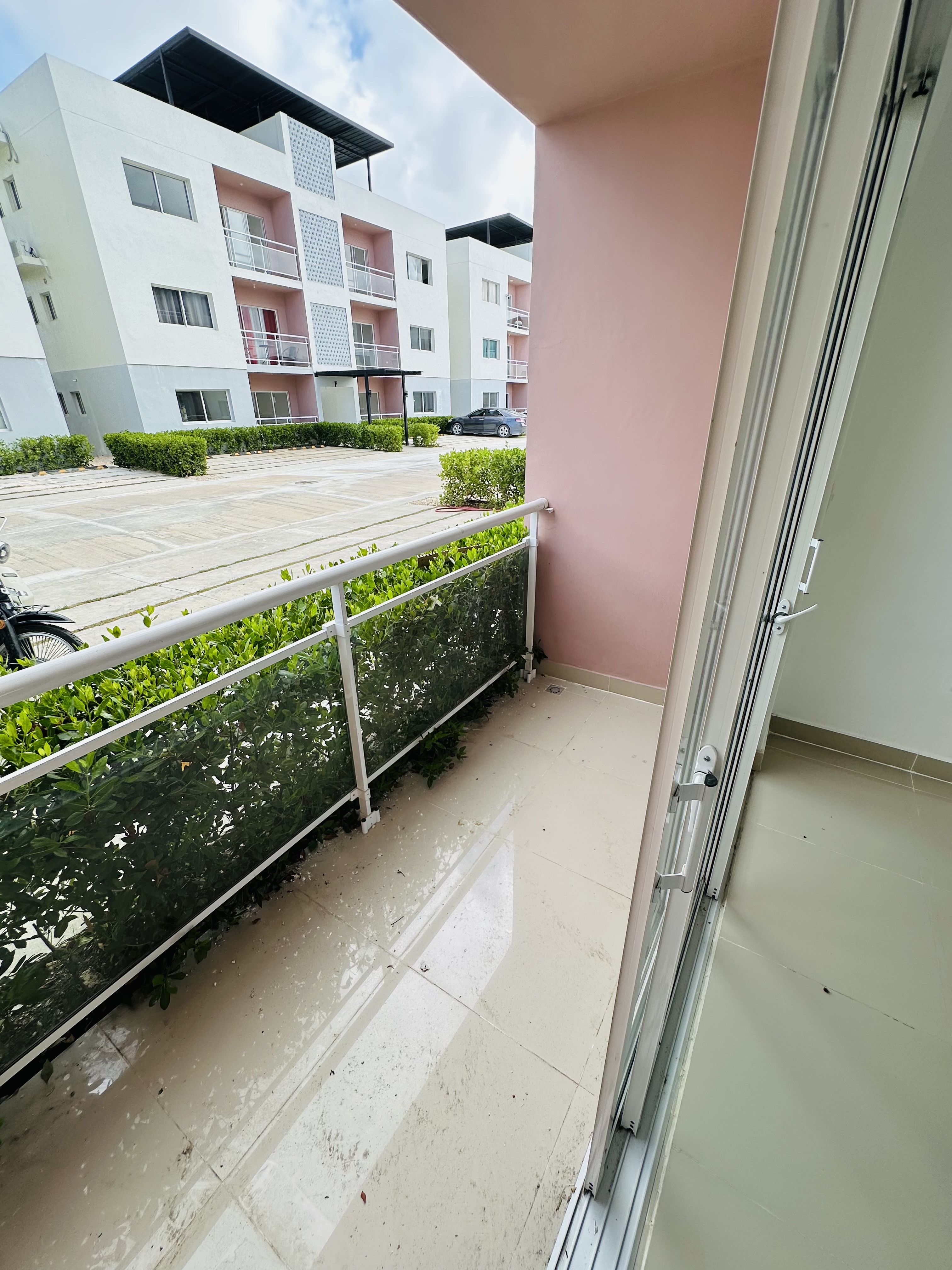 apartamentos - 🚨DE OPORTUNIDAD🚨Se vende apartamento de 2H y 2B en primer nivel con patio  2