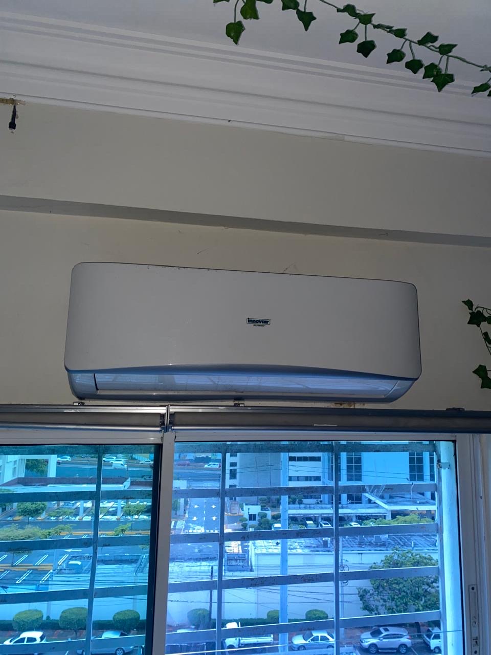 aires acondicionados y abanicos - Aire Acondicionado Inverter Innovair. 12,000 btu. Compresor Dañado 0