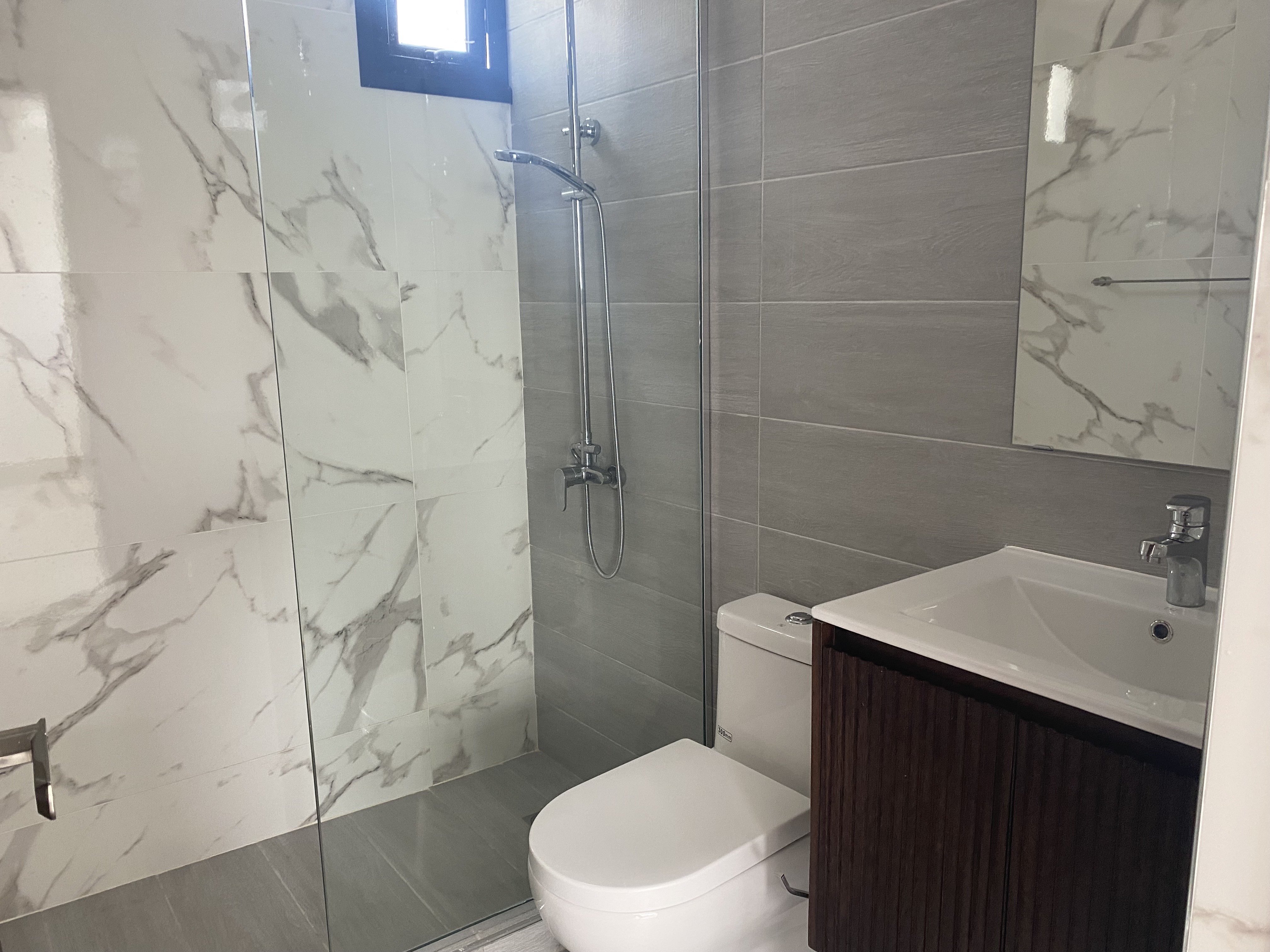 apartamentos - Exclusivo 4to nivel con ascensor privado y 2 parqueos  5