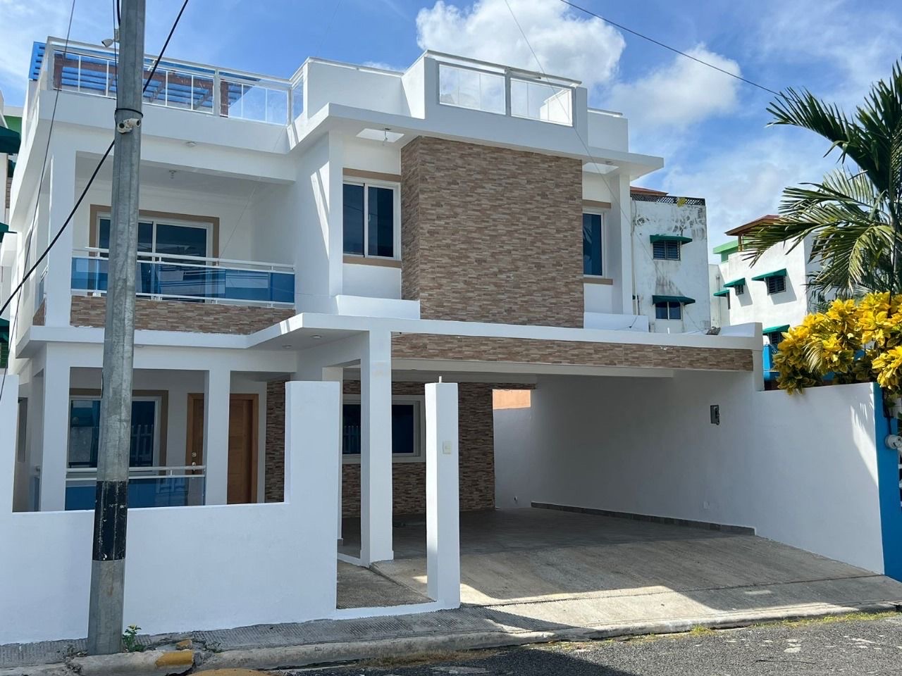 casas - venta de casa con jacuzzi en la autopista de san isidro Santo Domingo este  5