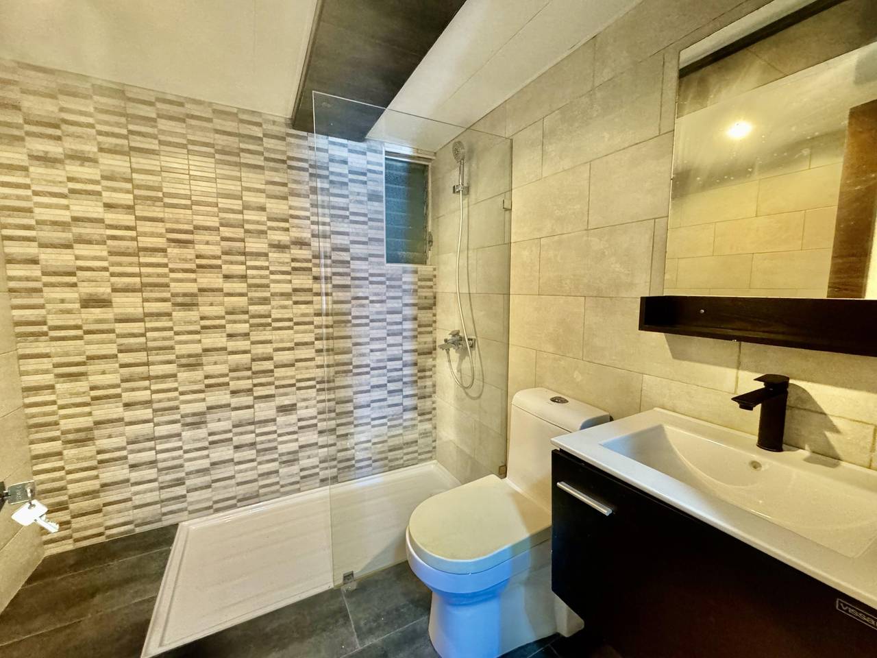 apartamentos - Vendo hermoso y moderno penthouse remodelado 5 hab 3