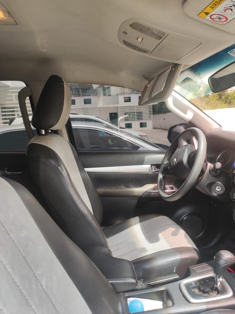 jeepetas y camionetas - Toyota Hilux 2017 4