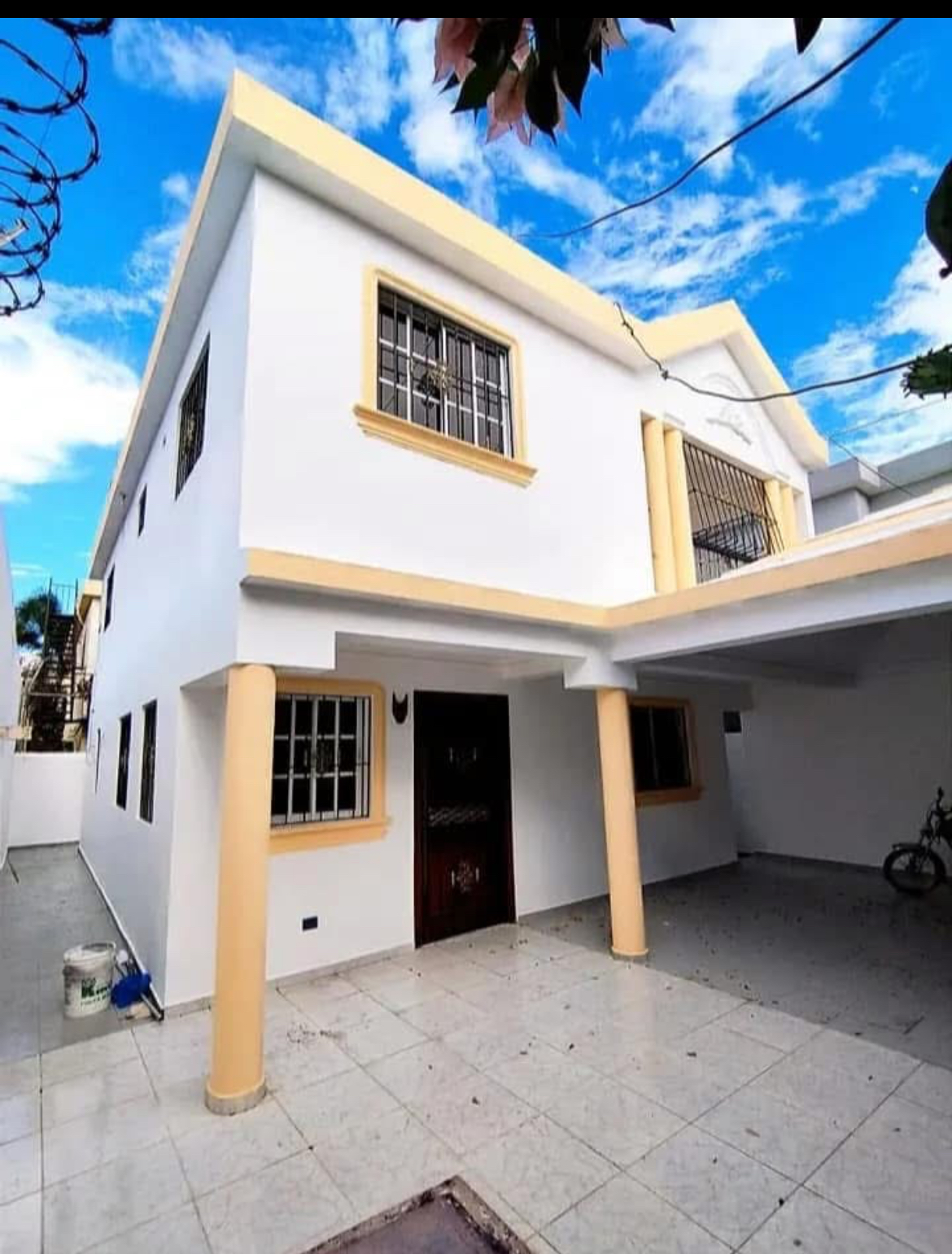 casas - Vendo  hermosa casa en Alma Rosa de dos niveles,  