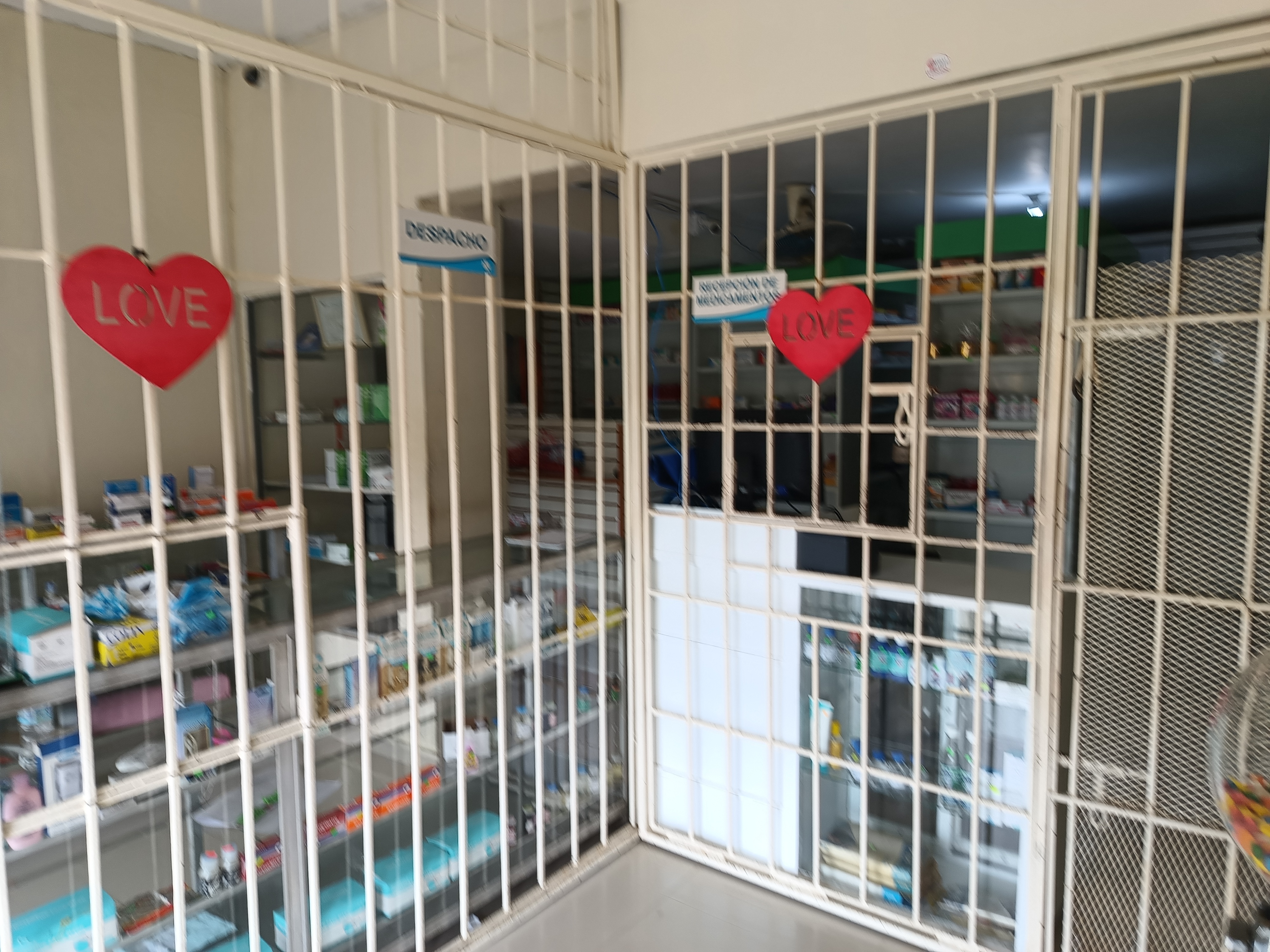 negocios en venta - Se vende farmacia de oportunidad en 1.3 negociable. 1
