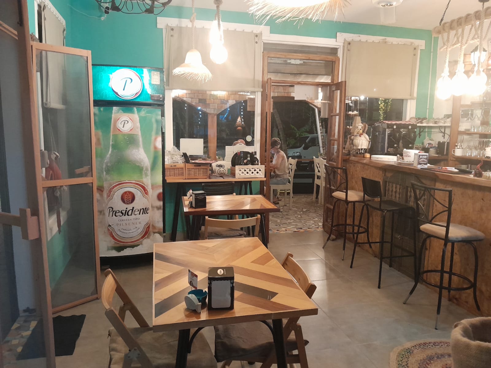 oficinas y locales comerciales - En venta: Pequeño restaurante familiar 9