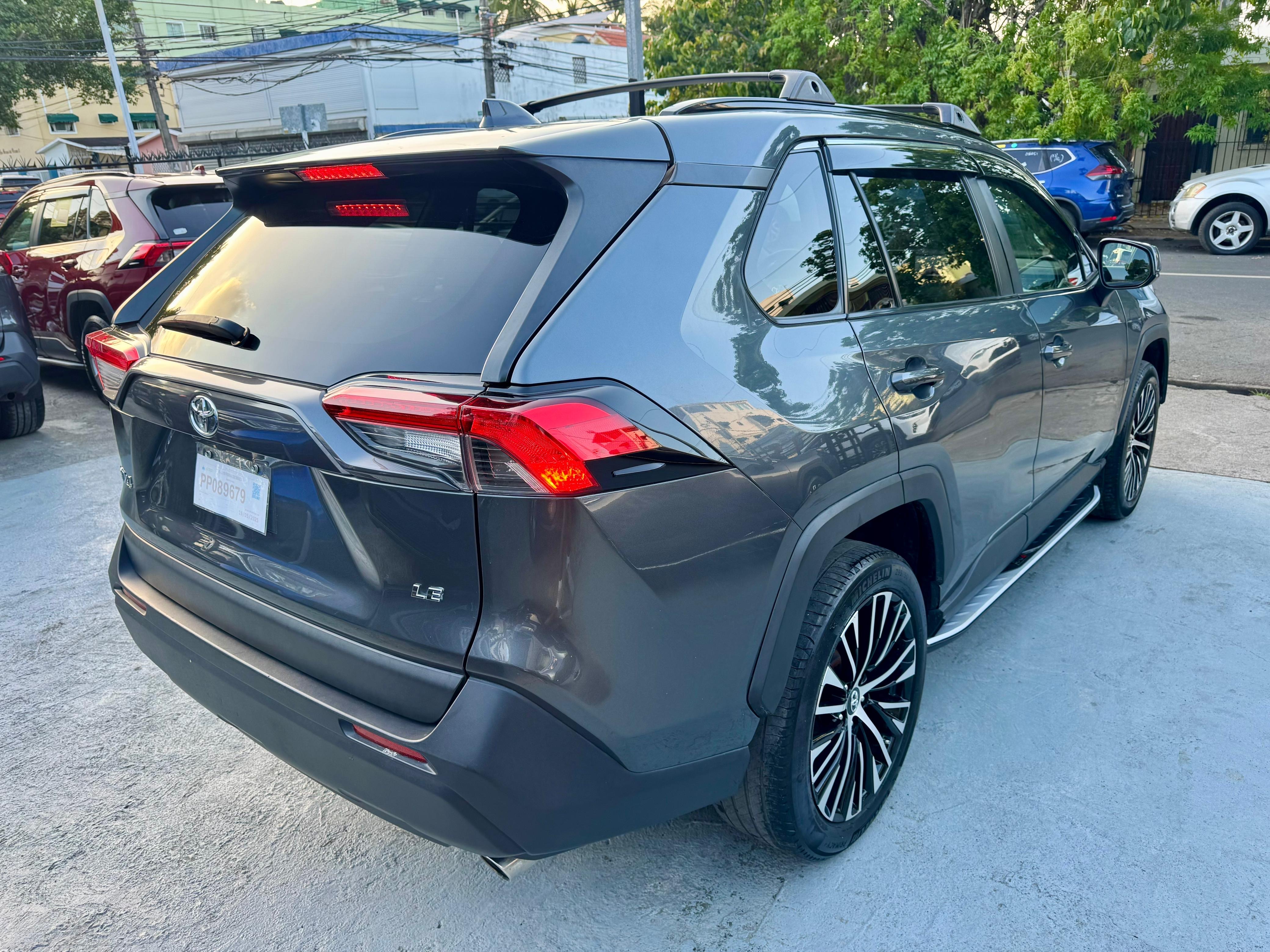 jeepetas y camionetas - Toyota RAV4 2019 LE plus  4