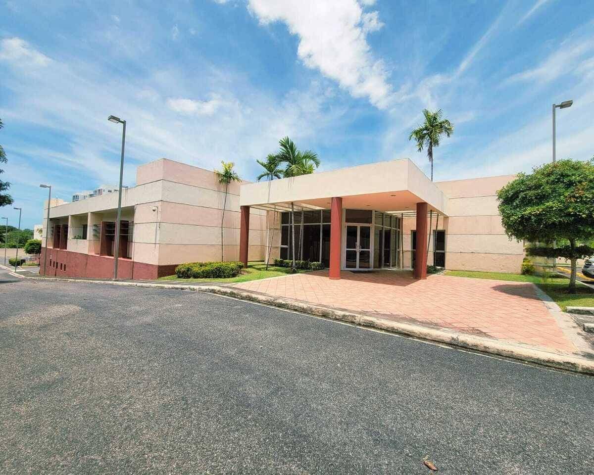 oficinas y locales comerciales - Imponente Local Comercial Av. Cayetano Germosen 5