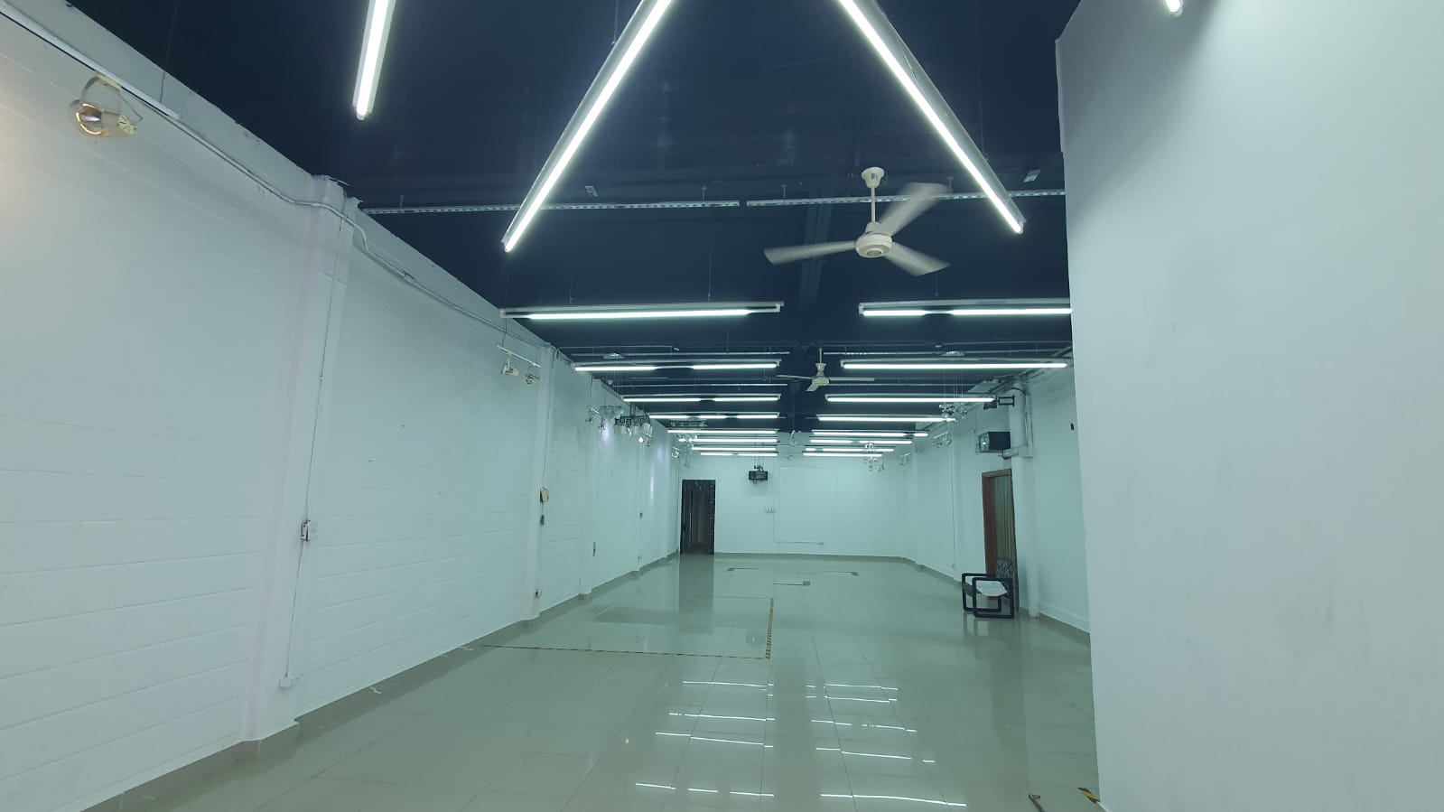 oficinas y locales comerciales - Alquilo Nave 1,500 metros en San Carlos 5