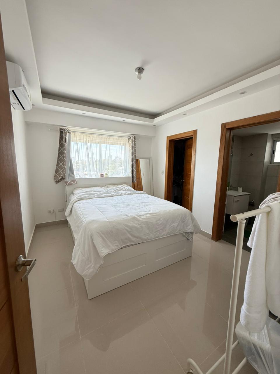 apartamentos - Se Renta Apartamento todo amueblado ubicado en Zona universitaria Santo Domingo 2
