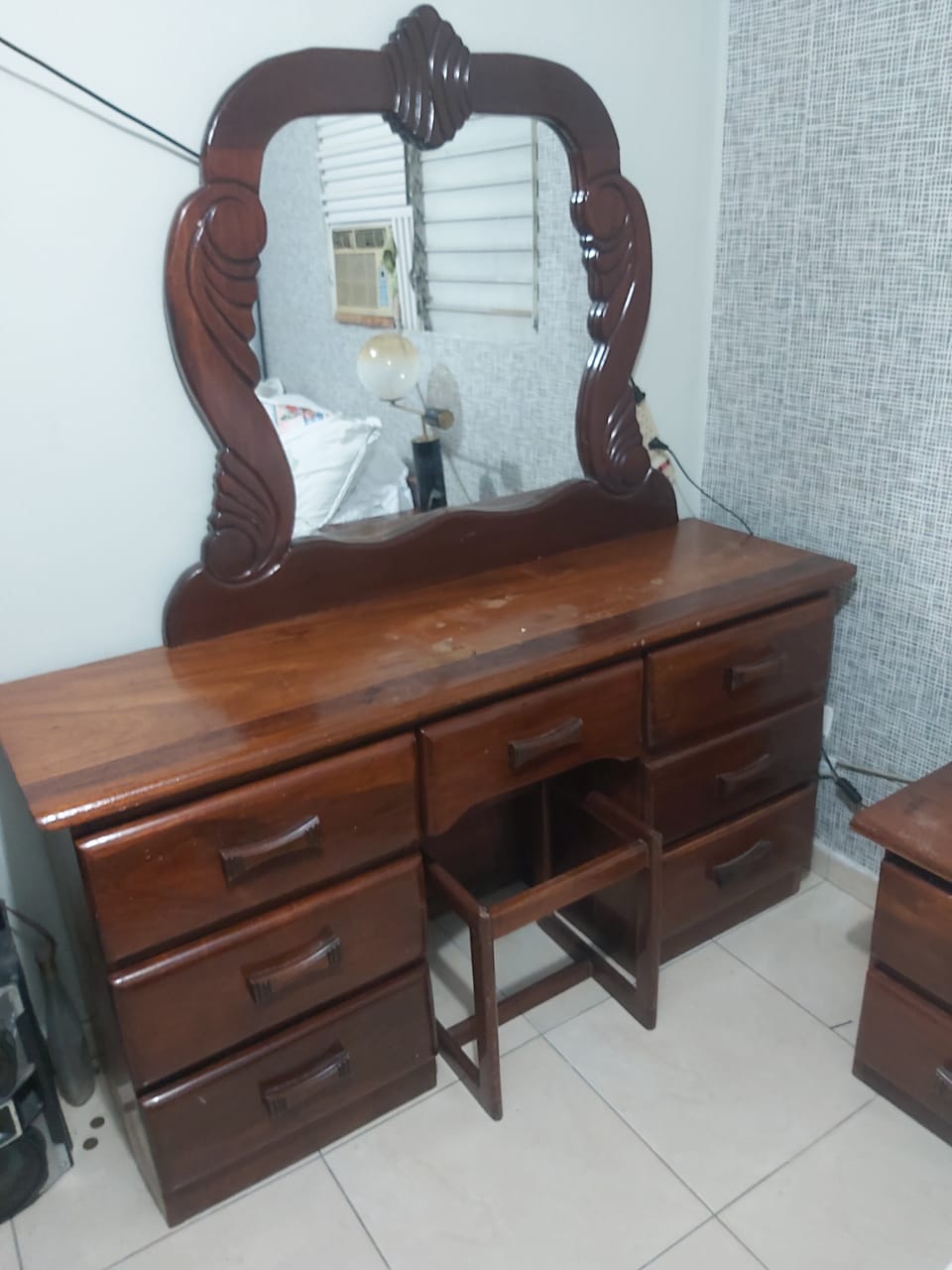 muebles y colchones - Muebles en caboa, gabetero + 2 mesas de noche