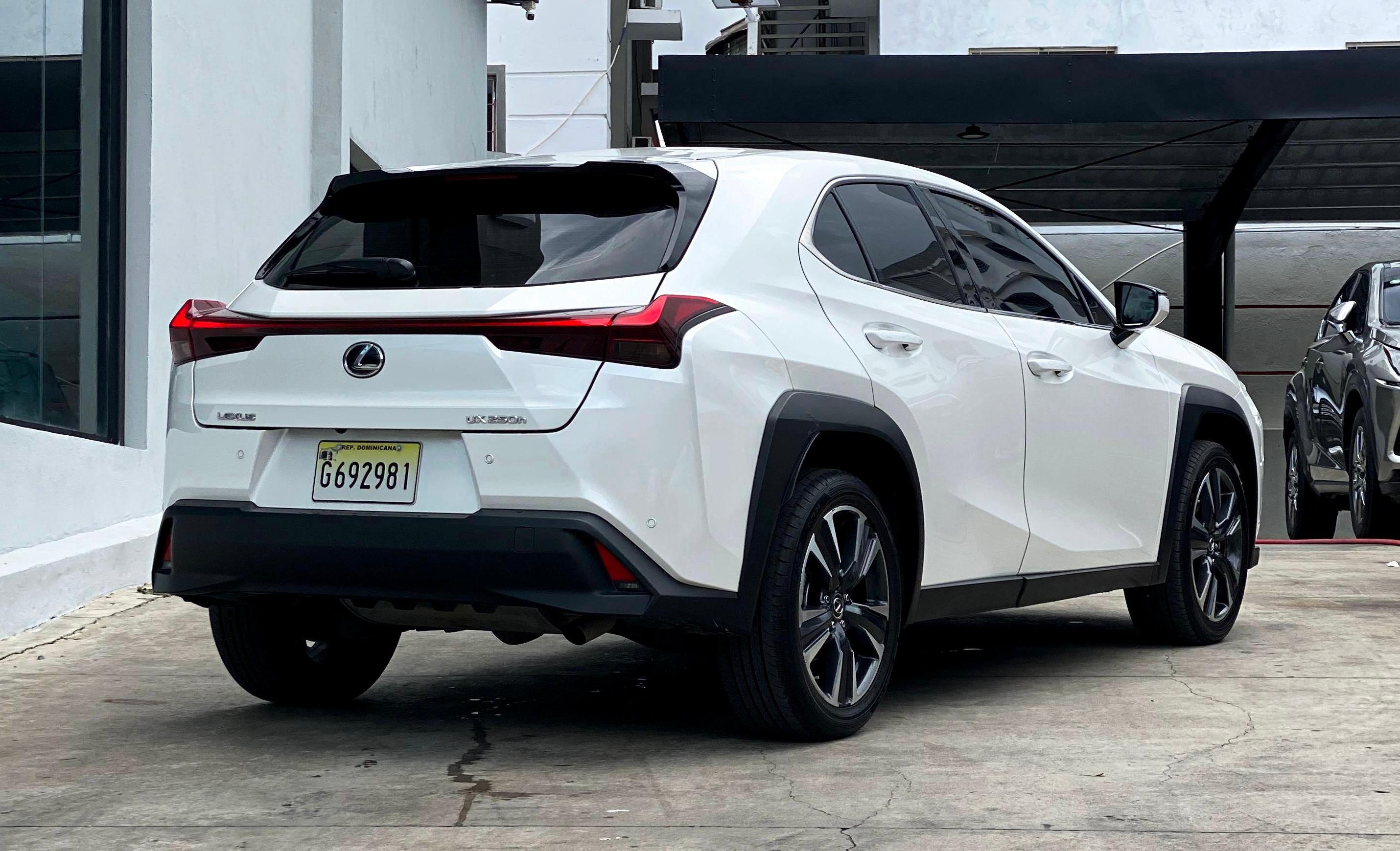 jeepetas y camionetas - Lexus UX250h 2024 NO IMPORTA EL CREDITO 3