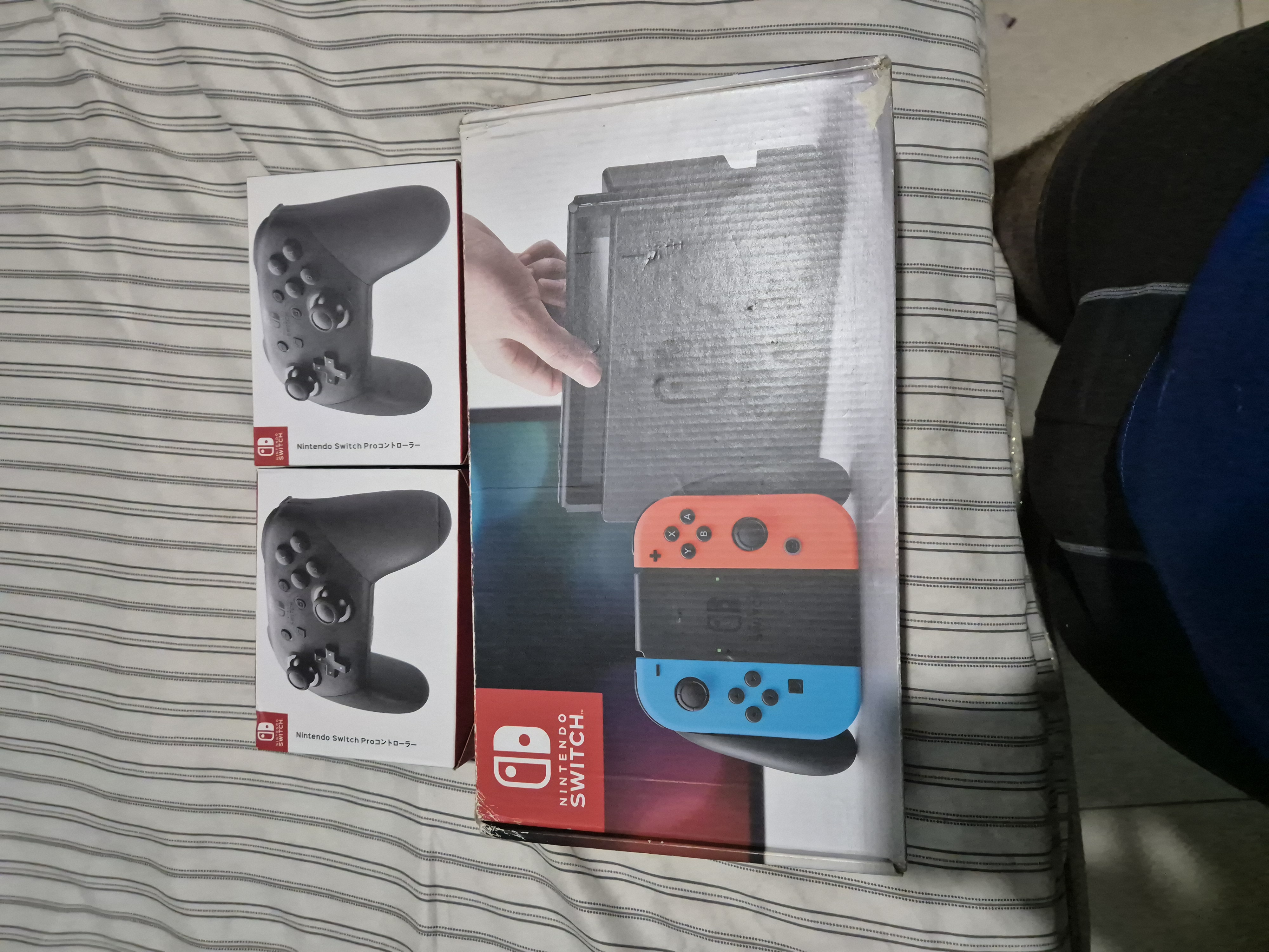 consolas y videojuegos - Nintendo Switch en su caja 0