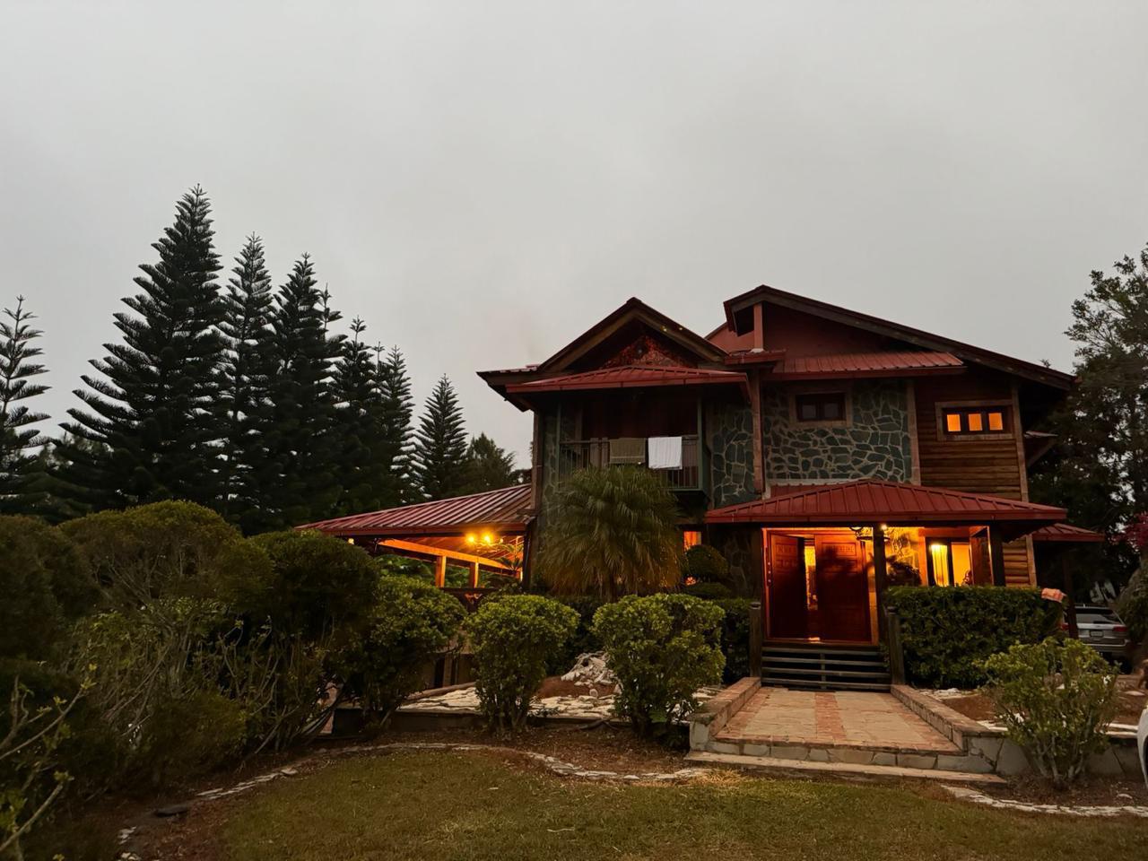 casas vacacionales y villas - Villa en Constanza con 70mil metros de solar  2