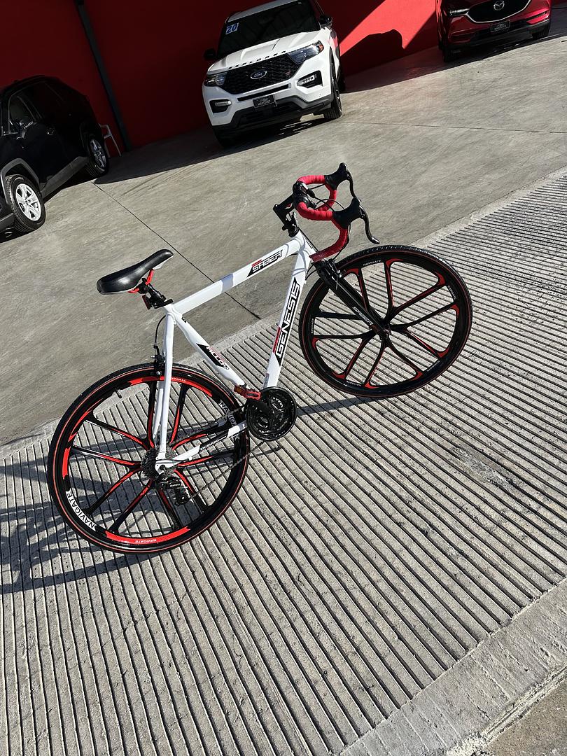bicicletas y accesorios - bicicleta Shimano, en las mejores condiciones. 9.5 de 10. aro 28, gomas nuevas. 0