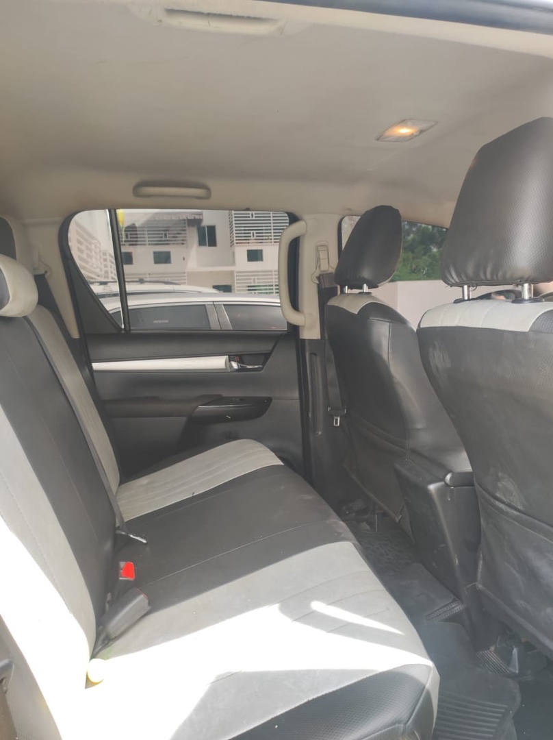 jeepetas y camionetas - Toyota Hilux 2017 5