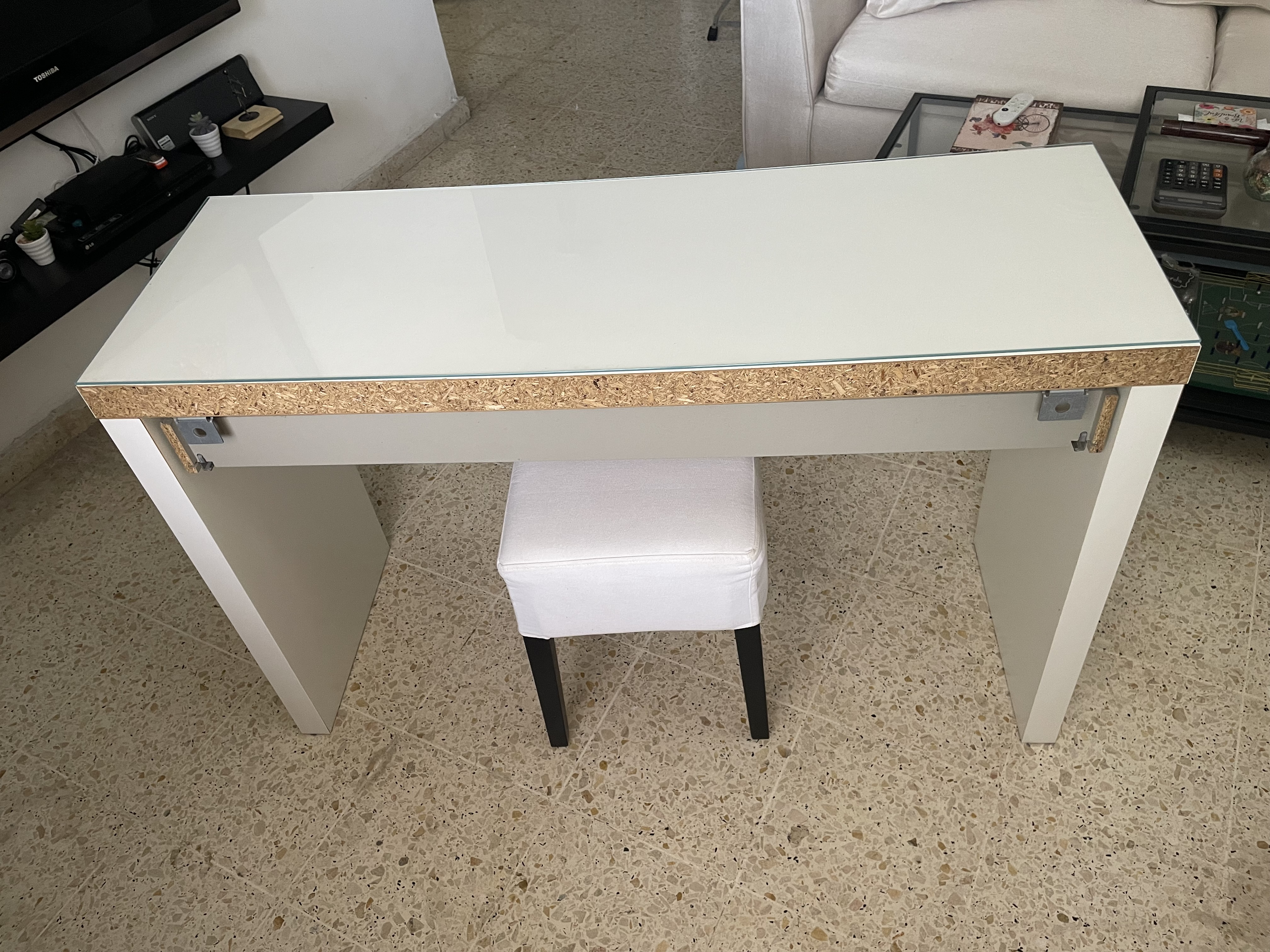 muebles y colchones - Mueble para tocador o escritorio  3