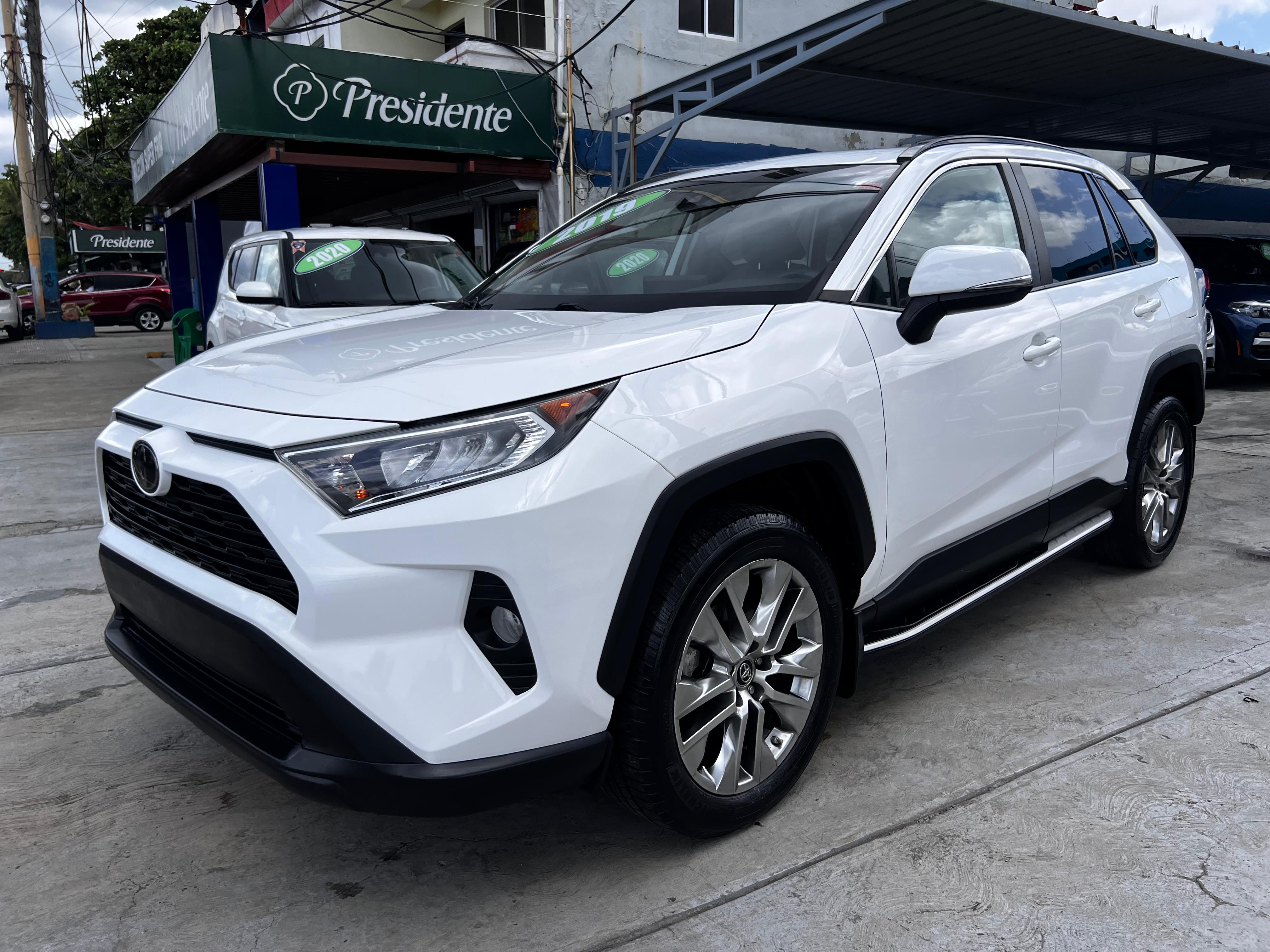 jeepetas y camionetas - Toyota RAV4 XLE Premium 2019