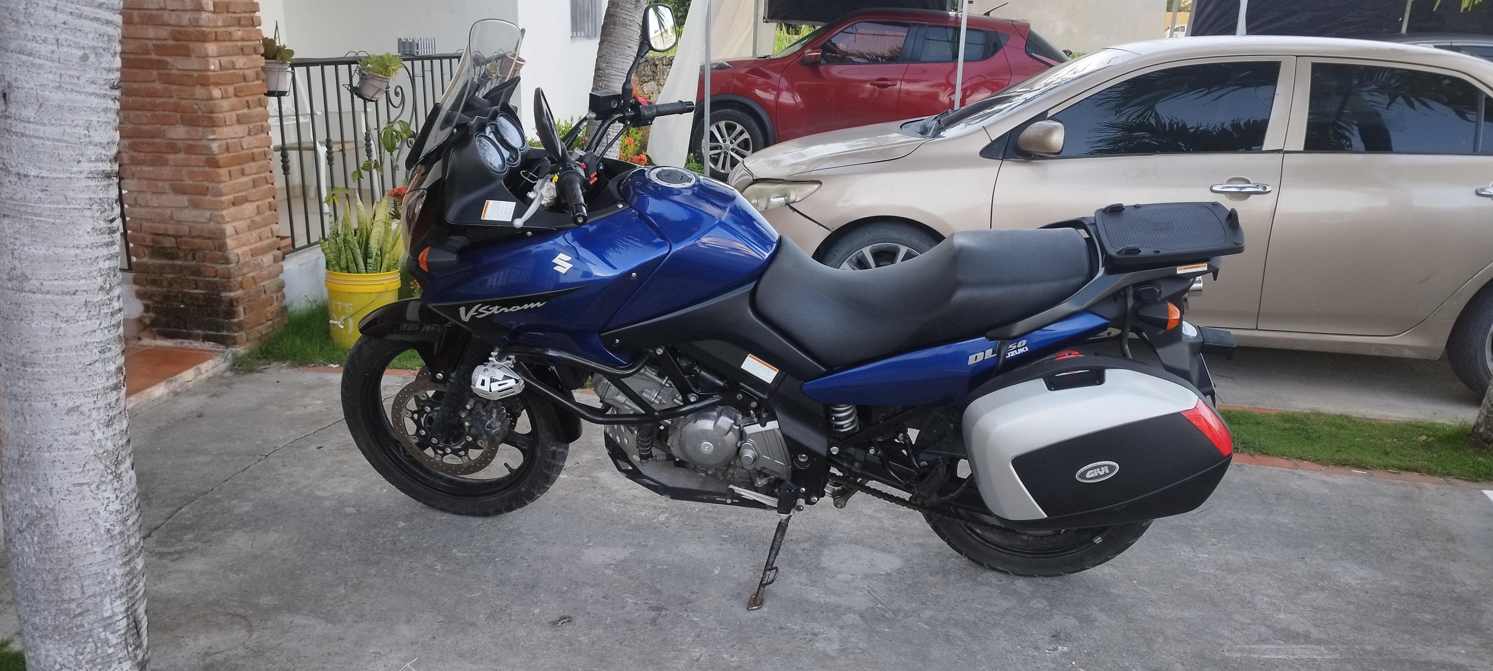 motores y pasolas - suzuki v-strom con 9.000 km reales..650 con 2 cilindros en V 0
