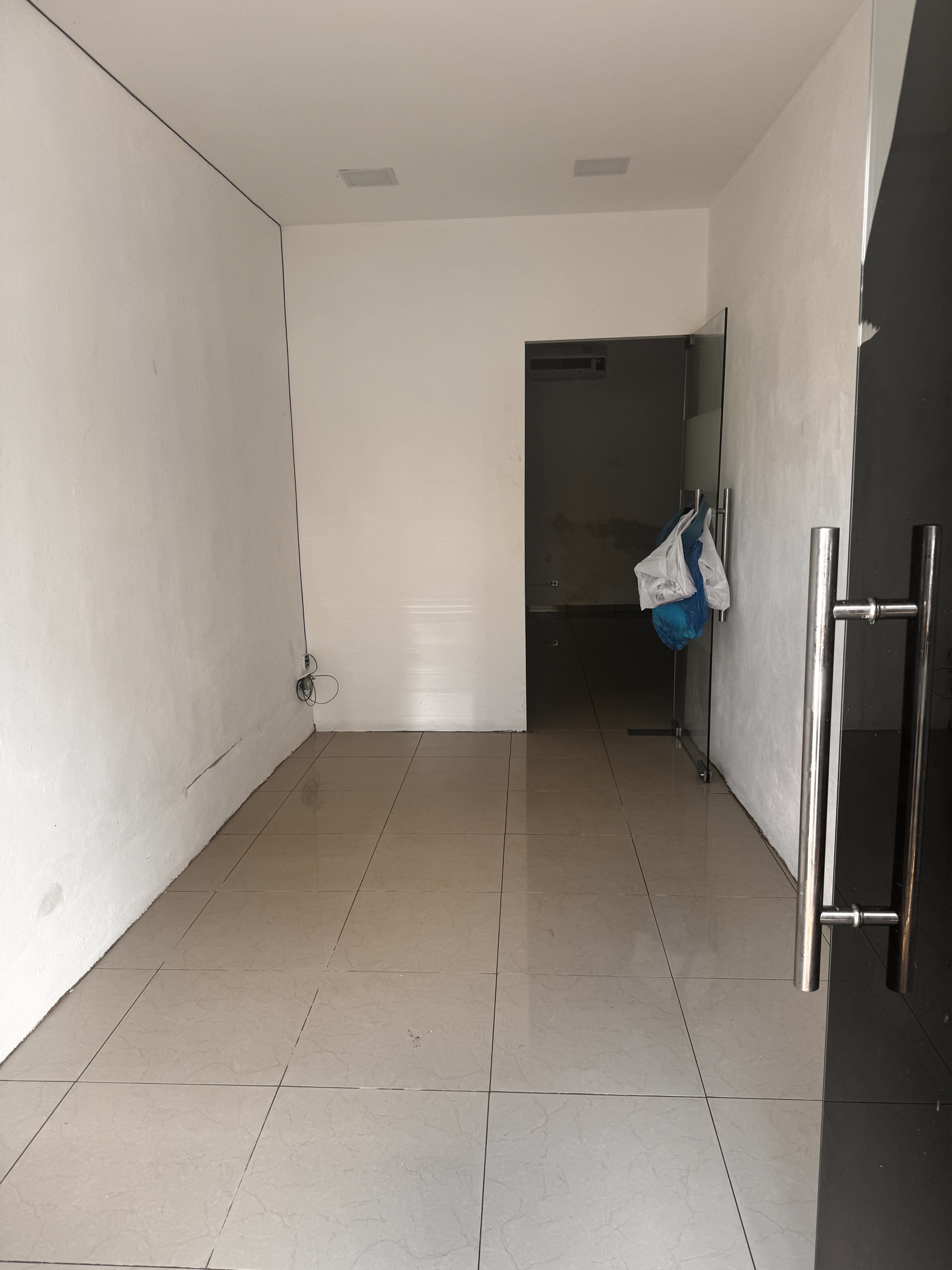 oficinas y locales comerciales - local céntrico en puerto plata  3