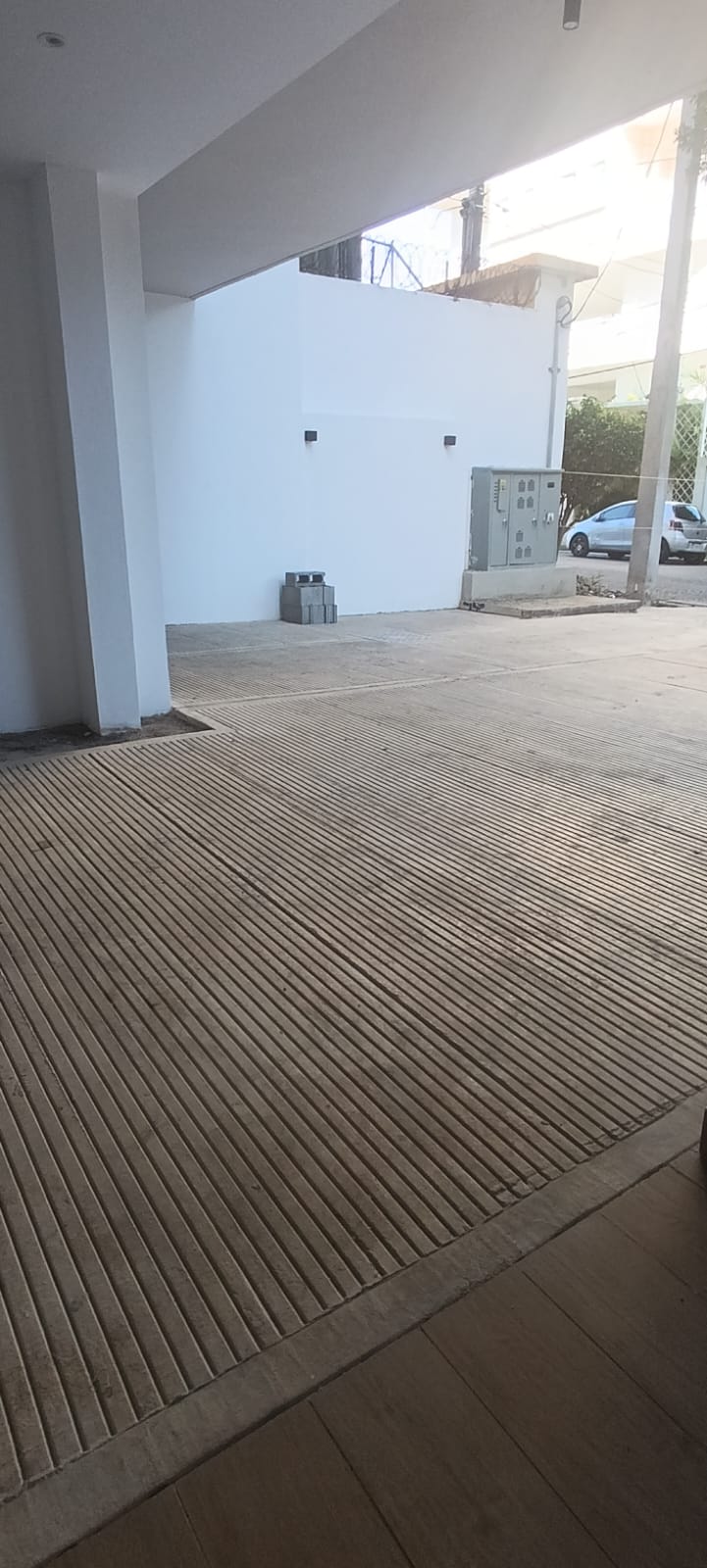 oficinas y locales comerciales - Local en primer nivel en La Julia 103m2 con Terraz 1