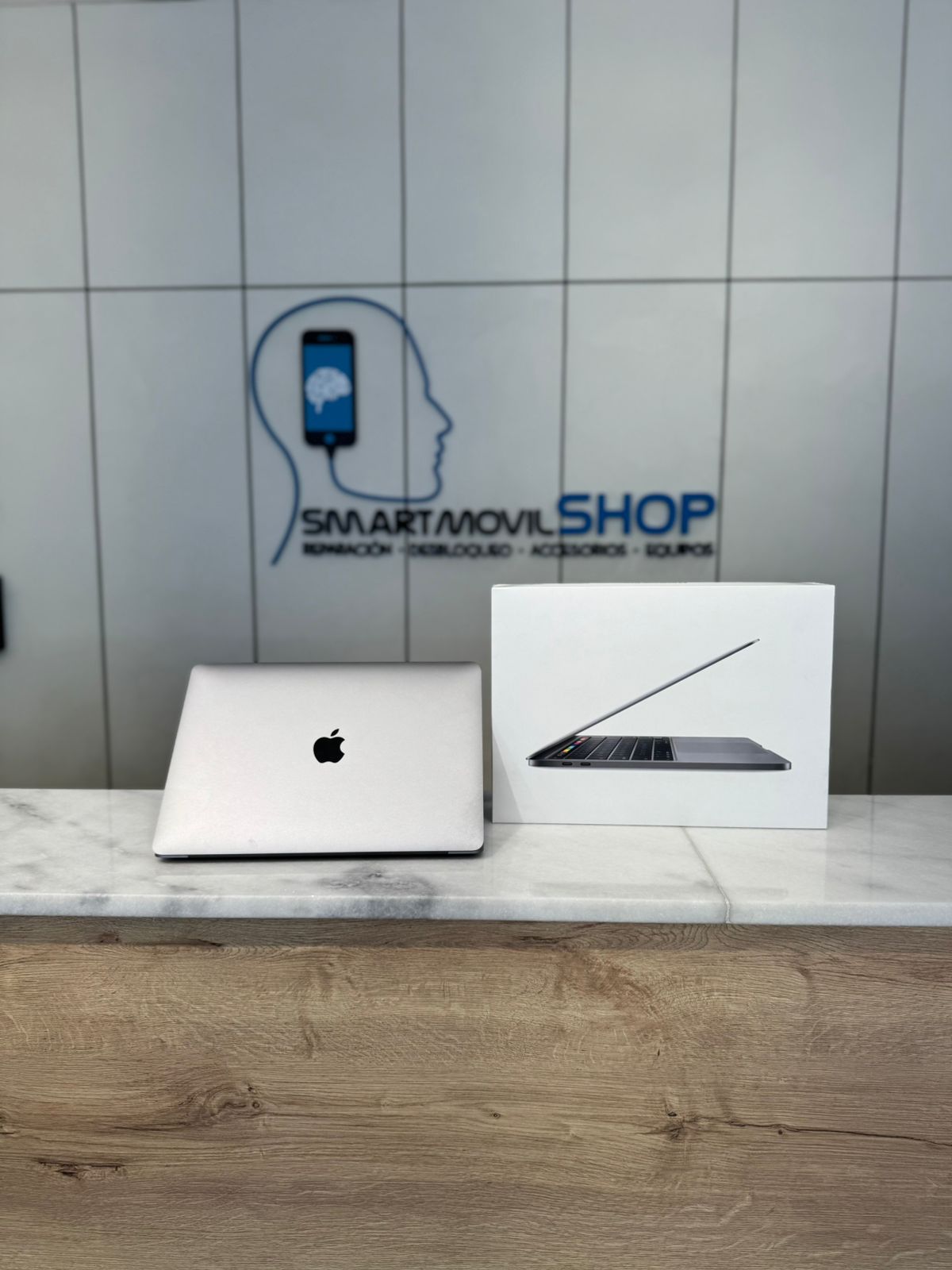 computadoras y laptops - MACBOOK POR 2020 13INCH 512GB 8GB RAM EN CAJA 