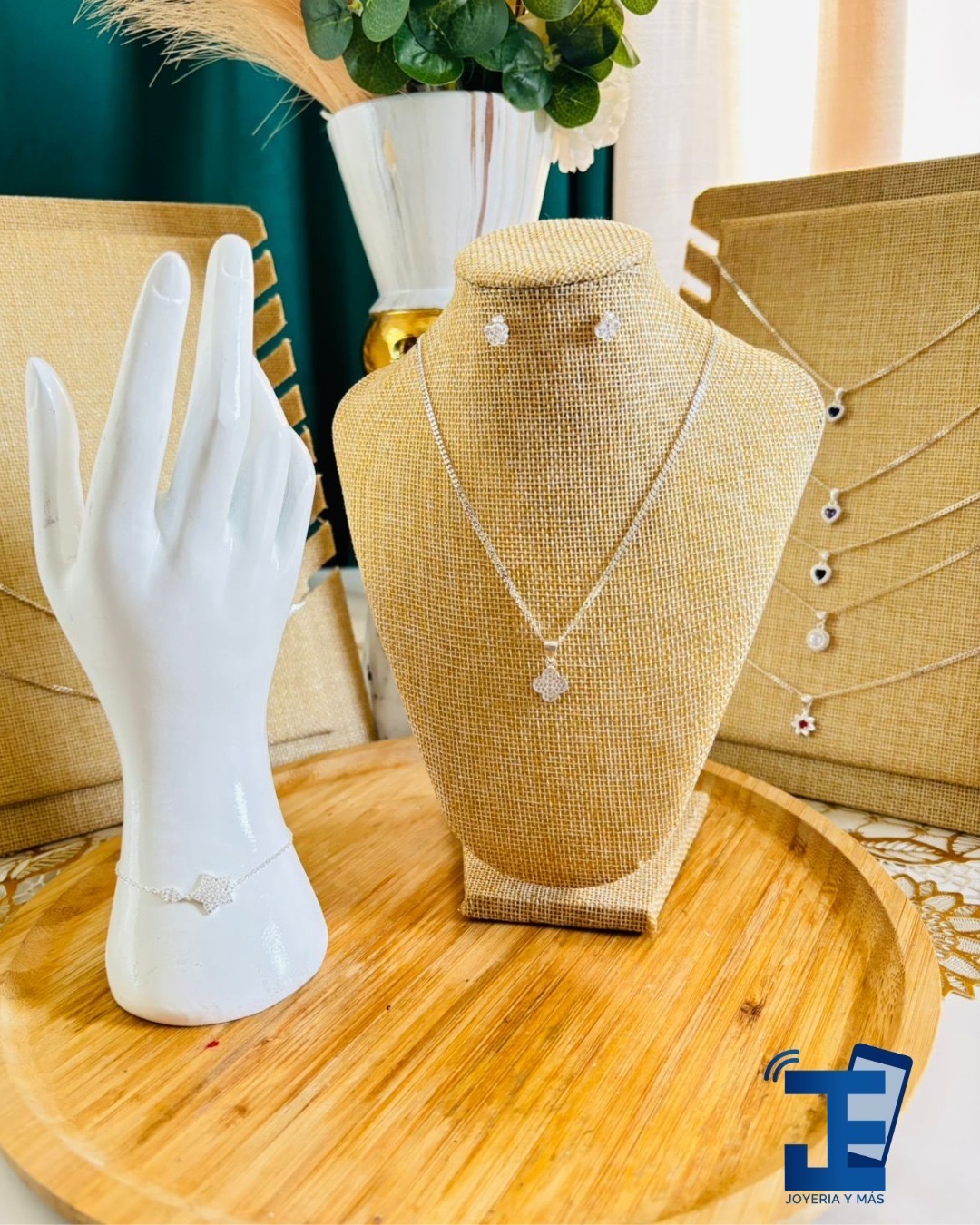 joyas, relojes y accesorios - set de Cadena,aretes y guillo. 0