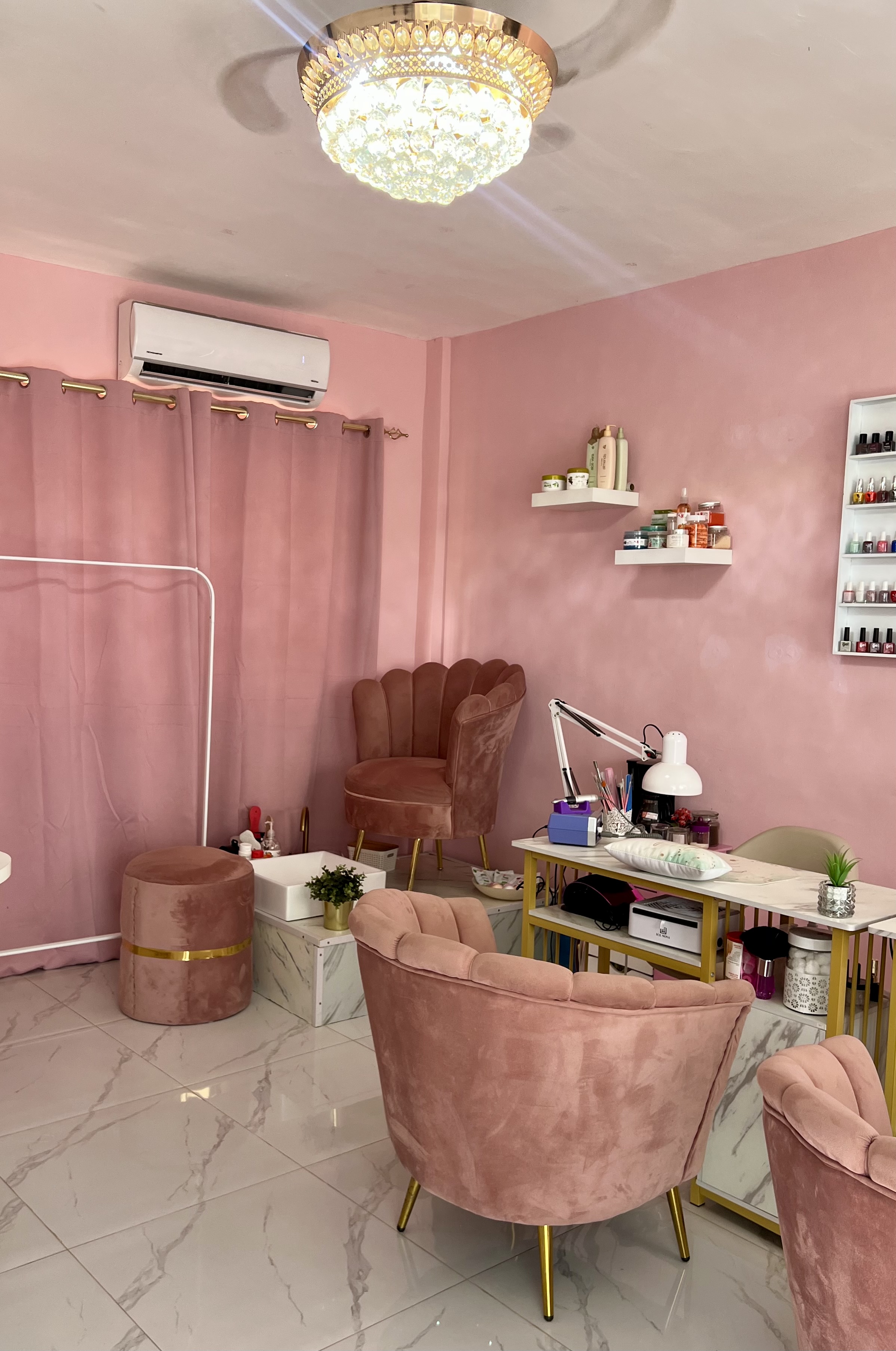negocios en venta - Vendo montaje de centro de uñas